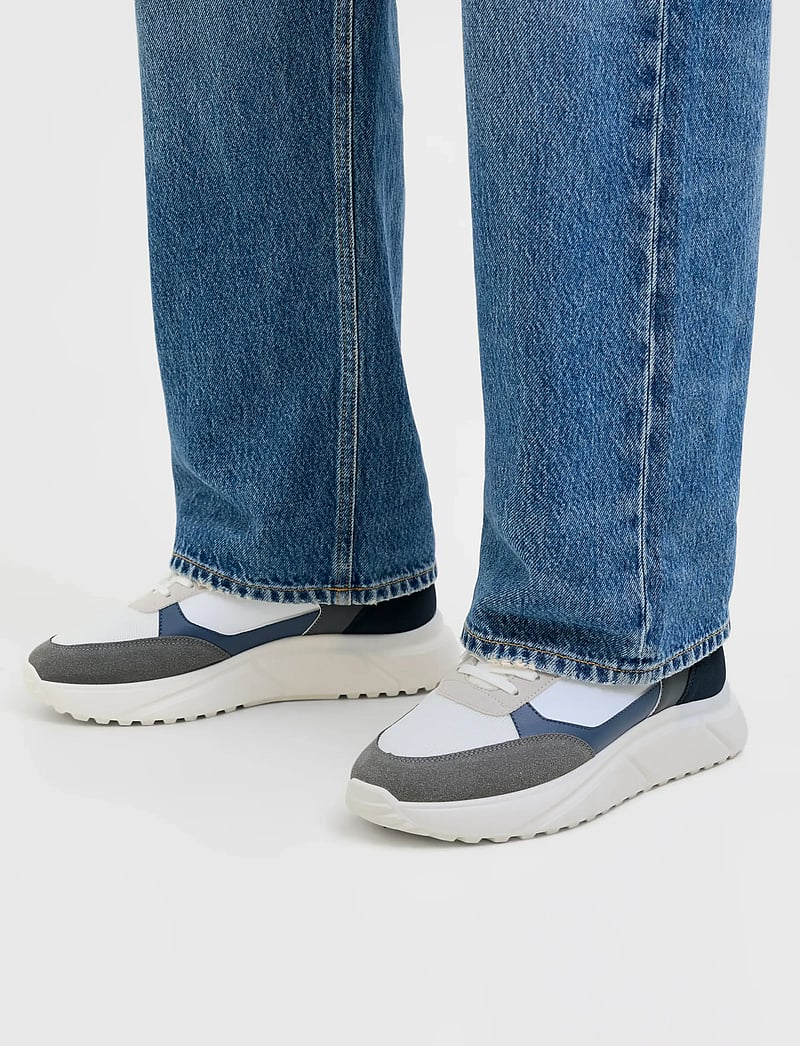 Jack & Jones - JFWASPIRE PU RUNNER NOOS - lave sneakers - white - 4