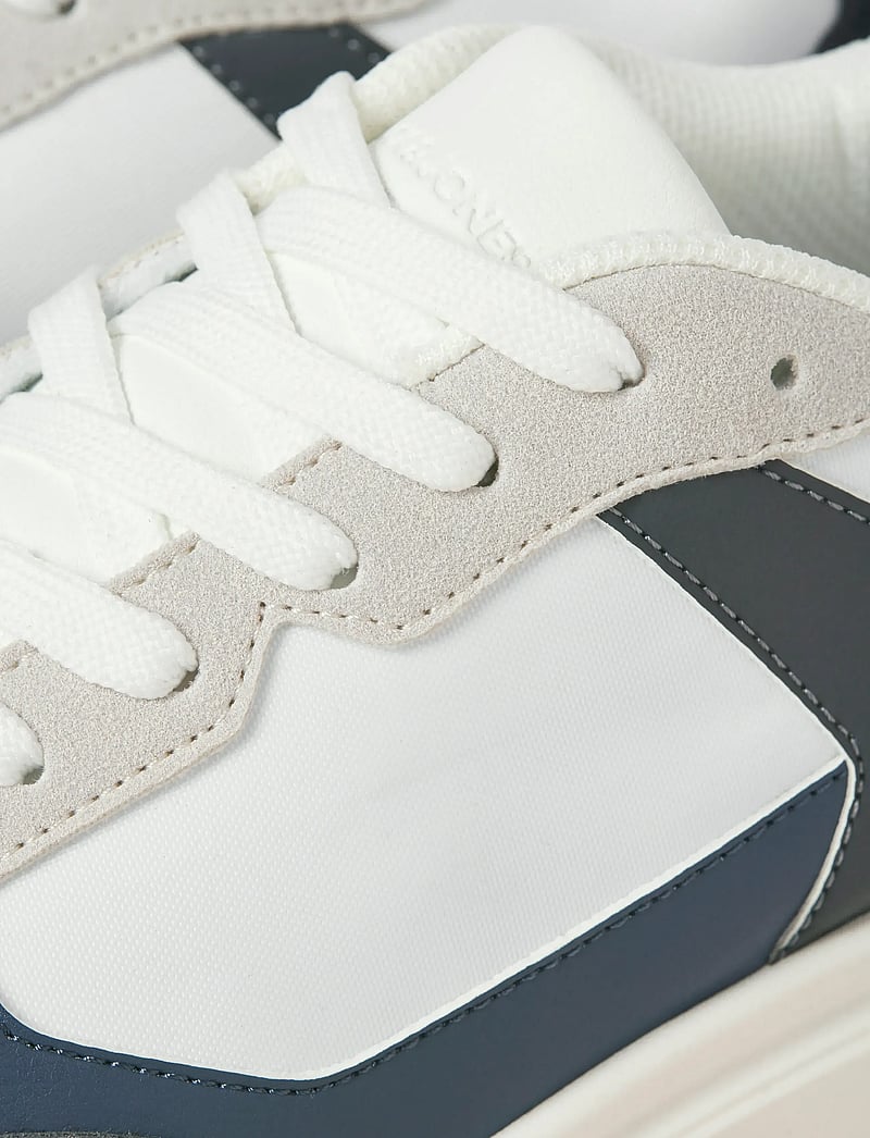 Jack & Jones - JFWASPIRE PU RUNNER NOOS - lave sneakers - white - 5
