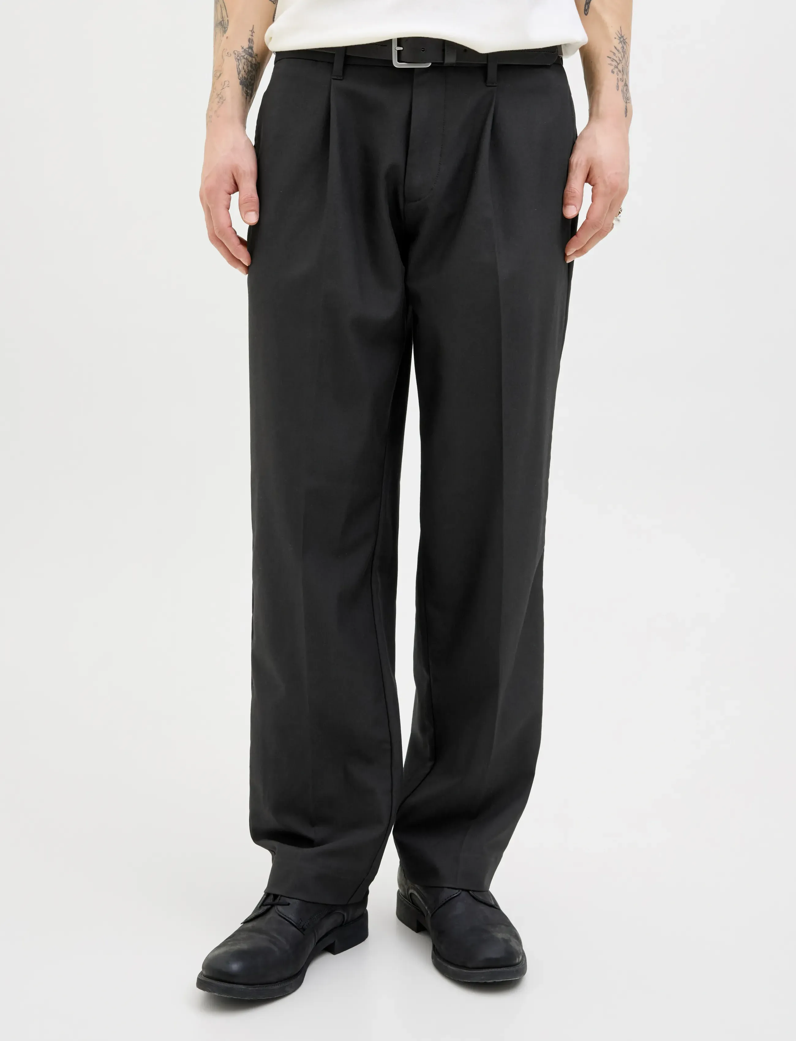 Jack & Jones JPRCCKARL JJCAMERON PLEATED CHINO NOOS - Hosen - BLACK / black
