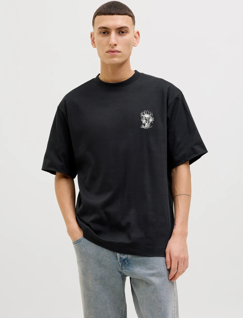 Jack & Jones - JPRBLAFLORAL SS TEE - short-sleeved t-shirts - black - 0