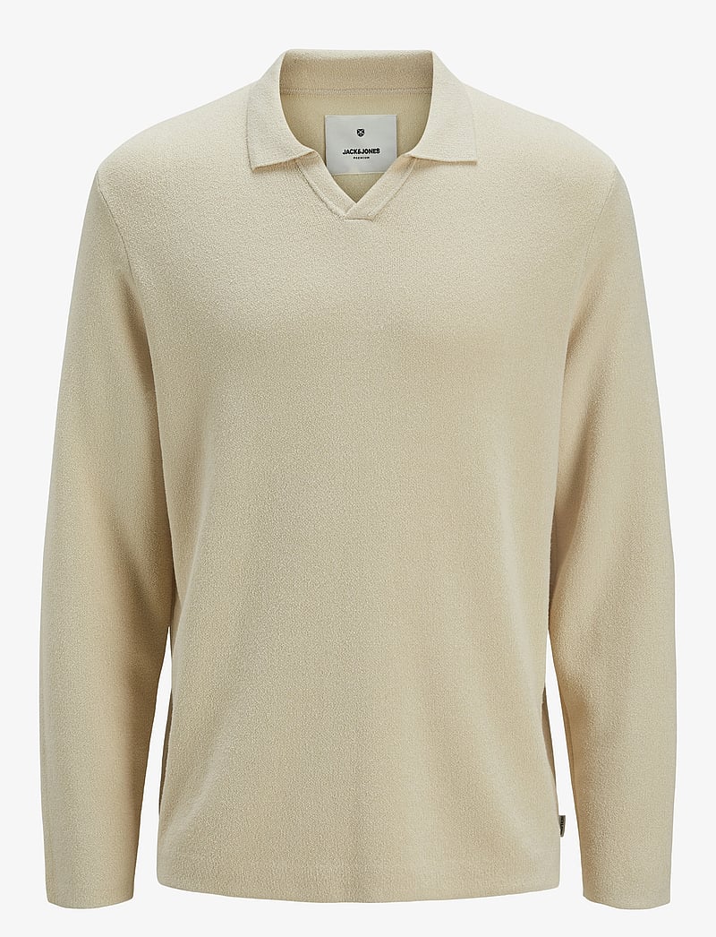 Jack & Jones - JPRWASON KNIT SPLIT NECK STYD AW24 - stickade pikéer - summer sand - 1