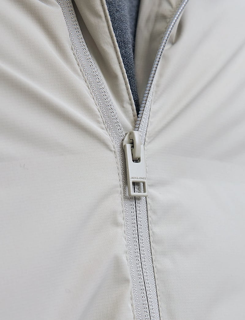 Jack & Jones - JJESOHO PUFFER HOOD SN - donsjassen - dove - 5