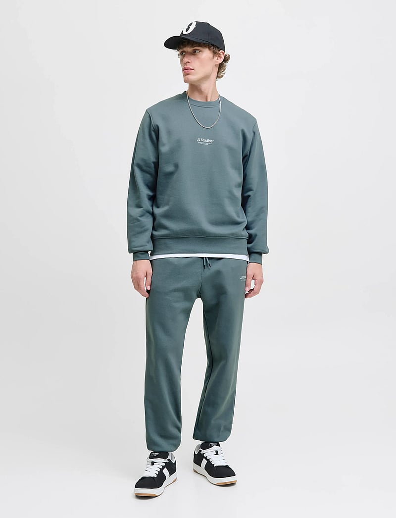 Jack & Jones - JJESOHO SWEAT CREW NECK NOOS - kollektionen - stormy weather - 5