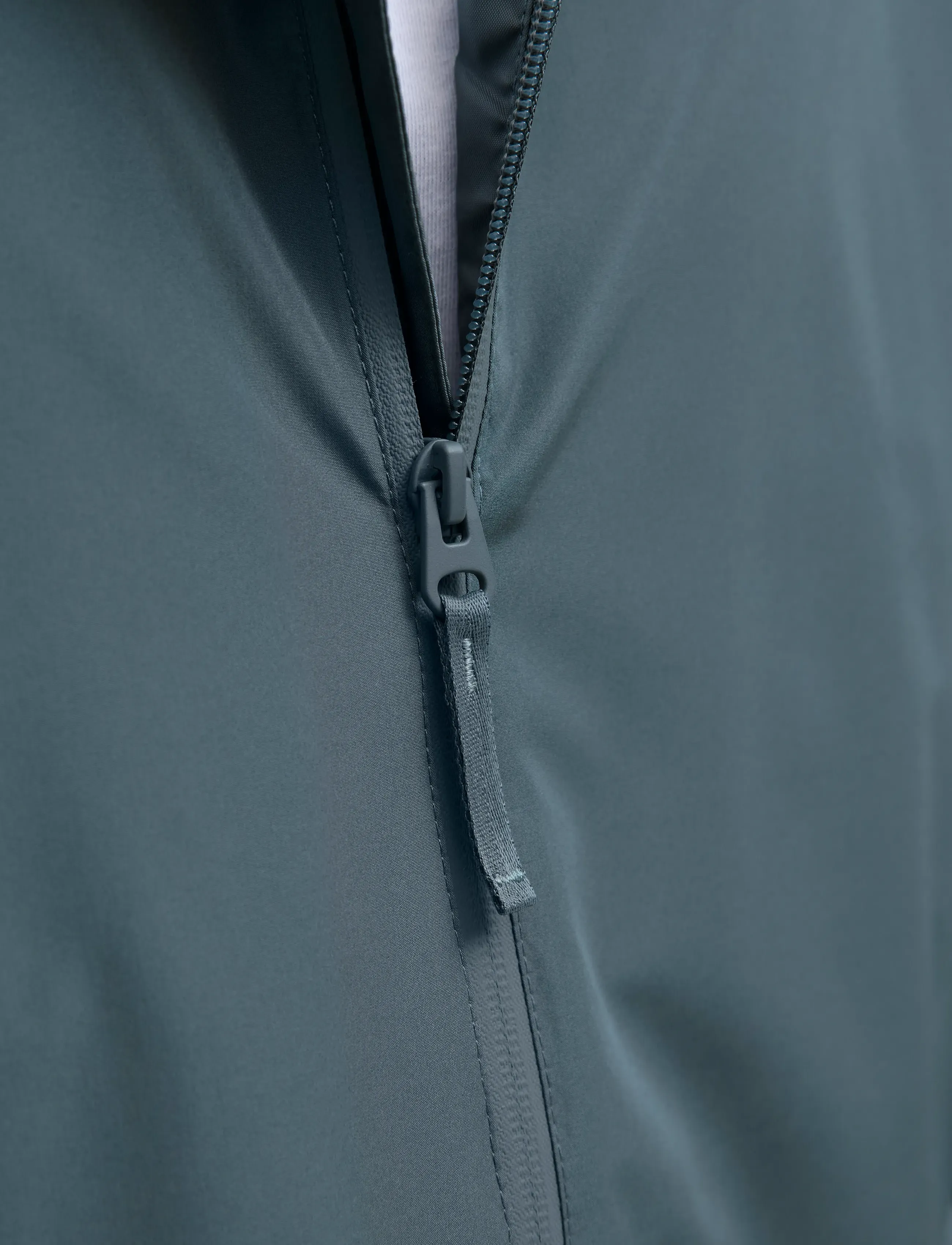 Jack & Jones - JJEFLYNN FUNCTIONAL JACKET NOOS - kevadjoped - stormy weather - 4