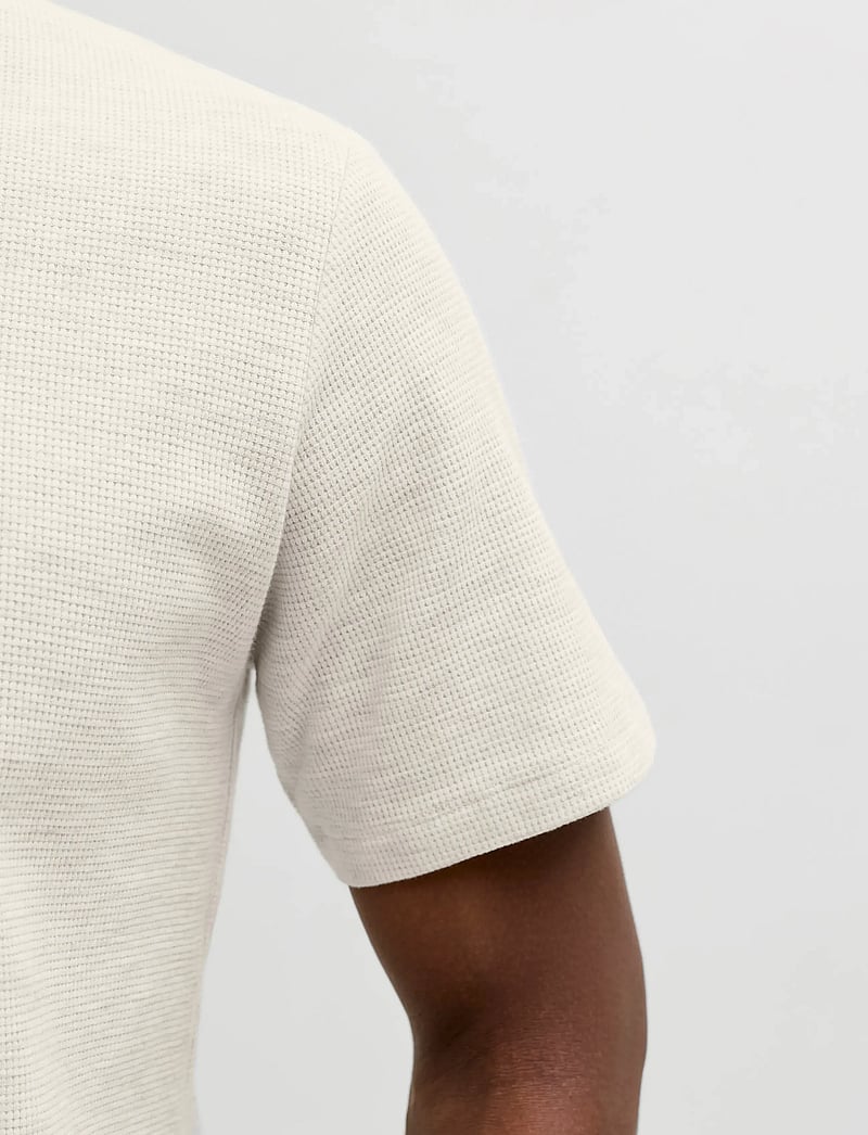 Jack & Jones - JJEAUSTIN TEE SS NOOS - kortærmede t-shirts - antique white - 4