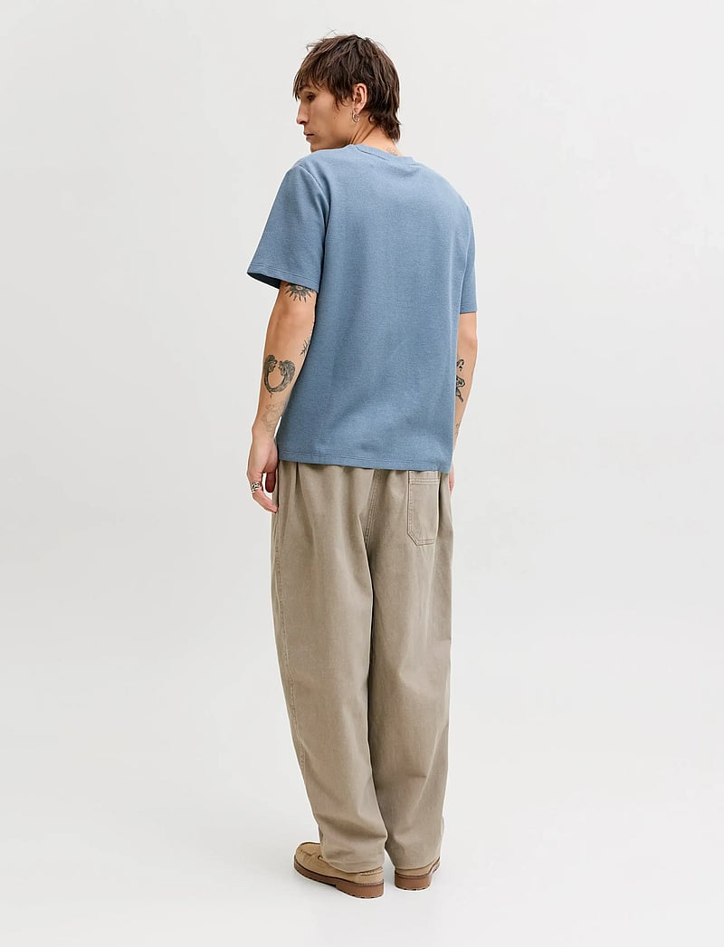 Jack & Jones - JJEAUSTIN TEE SS NOOS - kortærmede t-shirts - blue mirage - 2