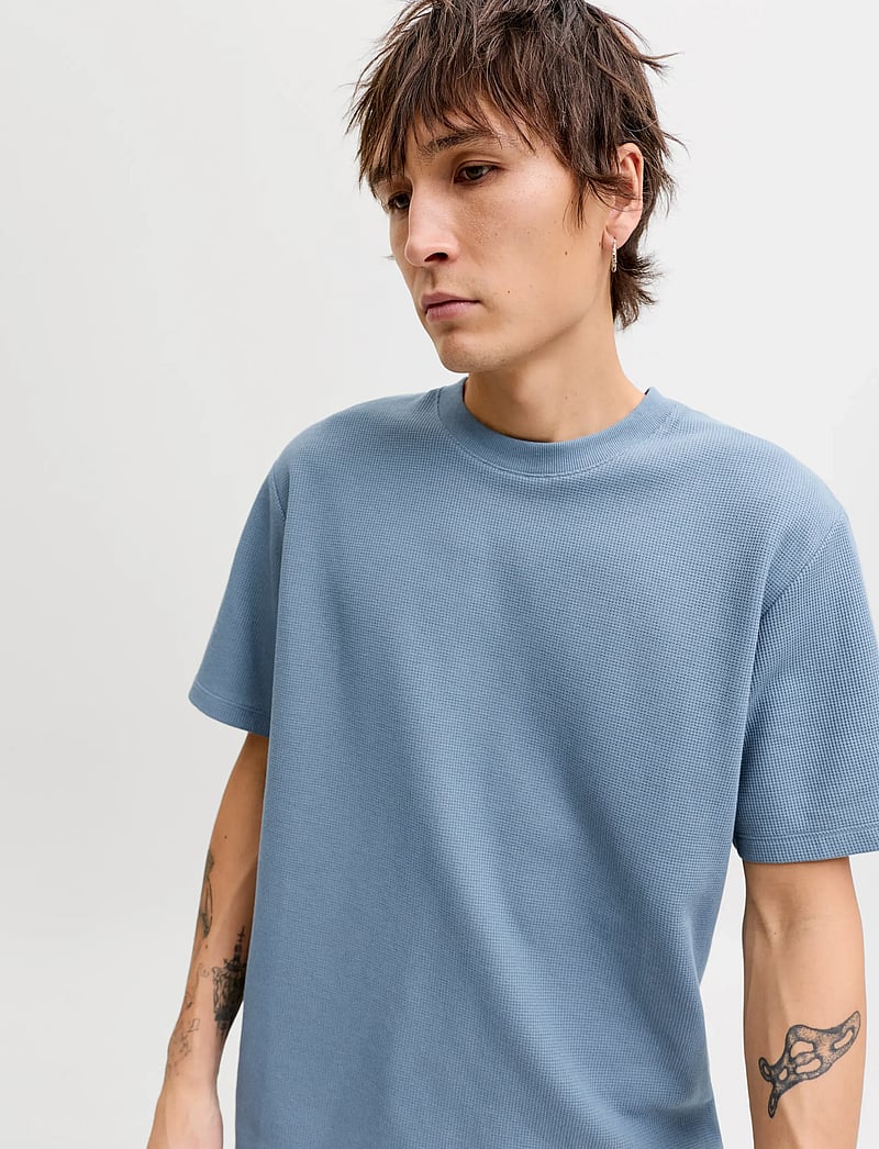 Jack & Jones - JJEAUSTIN TEE SS NOOS - kortærmede t-shirts - blue mirage - 4