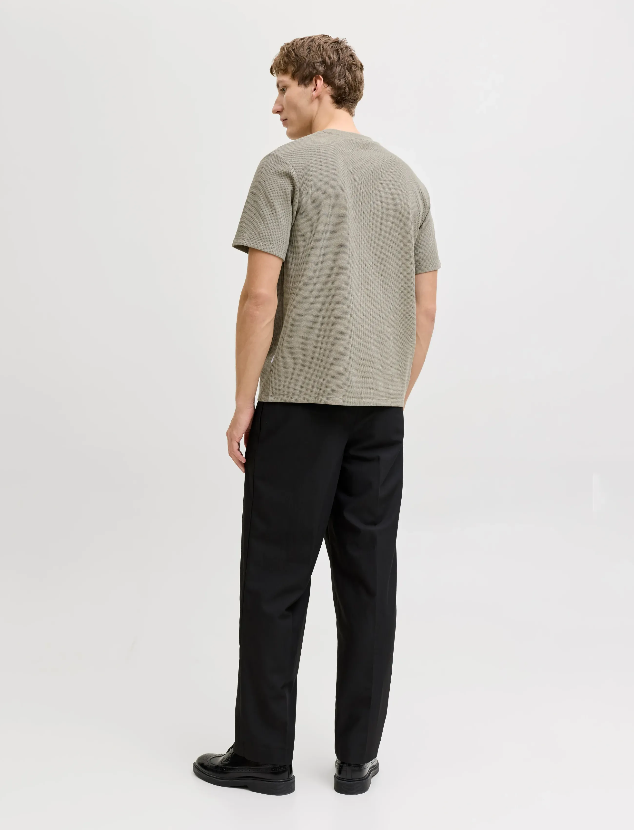 Jack & Jones - JJEAUSTIN TEE SS NOOS - short-sleeved t-shirts - vetiver - 2