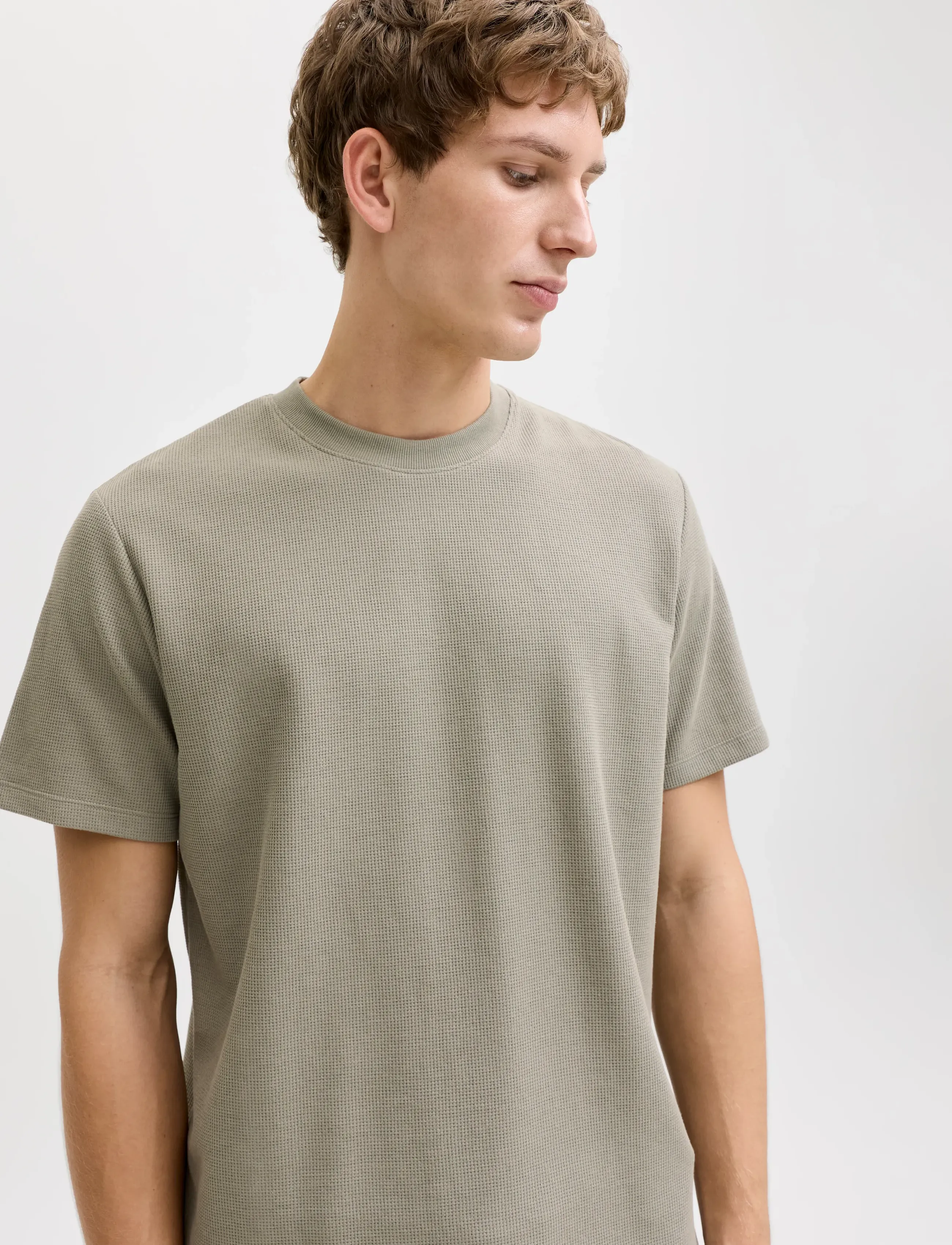 Jack & Jones - JJEAUSTIN TEE SS NOOS - short-sleeved t-shirts - vetiver - 4