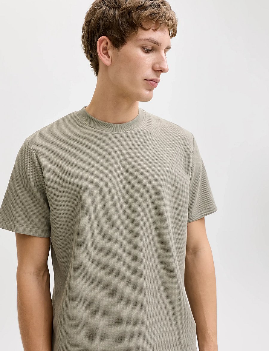Jack & Jones - JJEAUSTIN TEE SS NOOS - kortærmede t-shirts - vetiver - 4