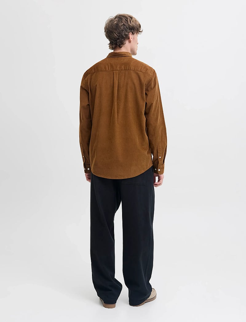 Jack & Jones - JJECLASSIC CORD SHIRT L/S SN - velvet särgid - monks robe - 2