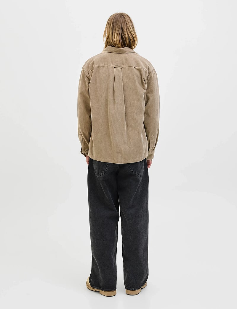 Jack & Jones - JJCORDUROY OVERSHIRT L/S - manchesterskjortor - crockery - 2