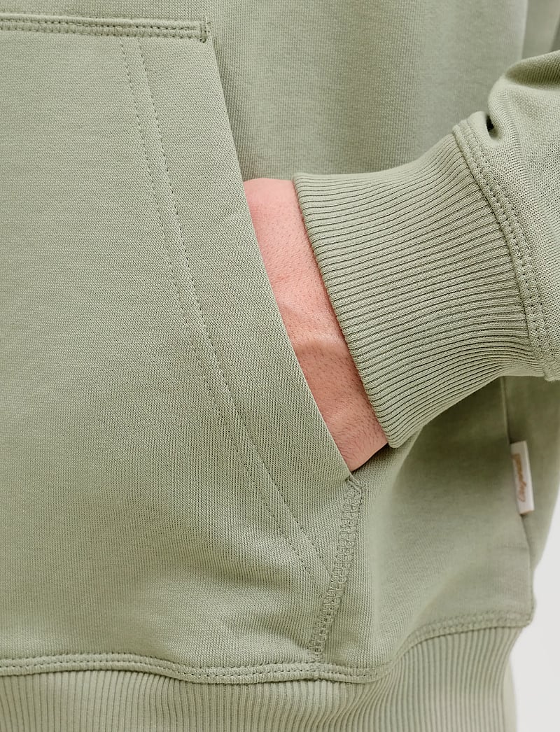 Jack & Jones - JORNORREBRO EMB SWEAT HOOD NOOS - kapuutsiga dressipluusid - seagrass - 4