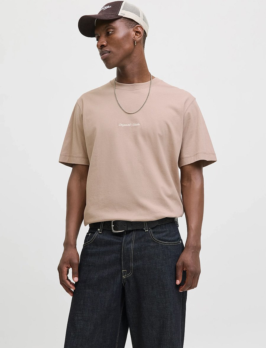 Jack & Jones - JORNORREBRO EMB TEE SS CREW NECK NOOS - kurzärmelige t-shirts - mocha meringue - 0