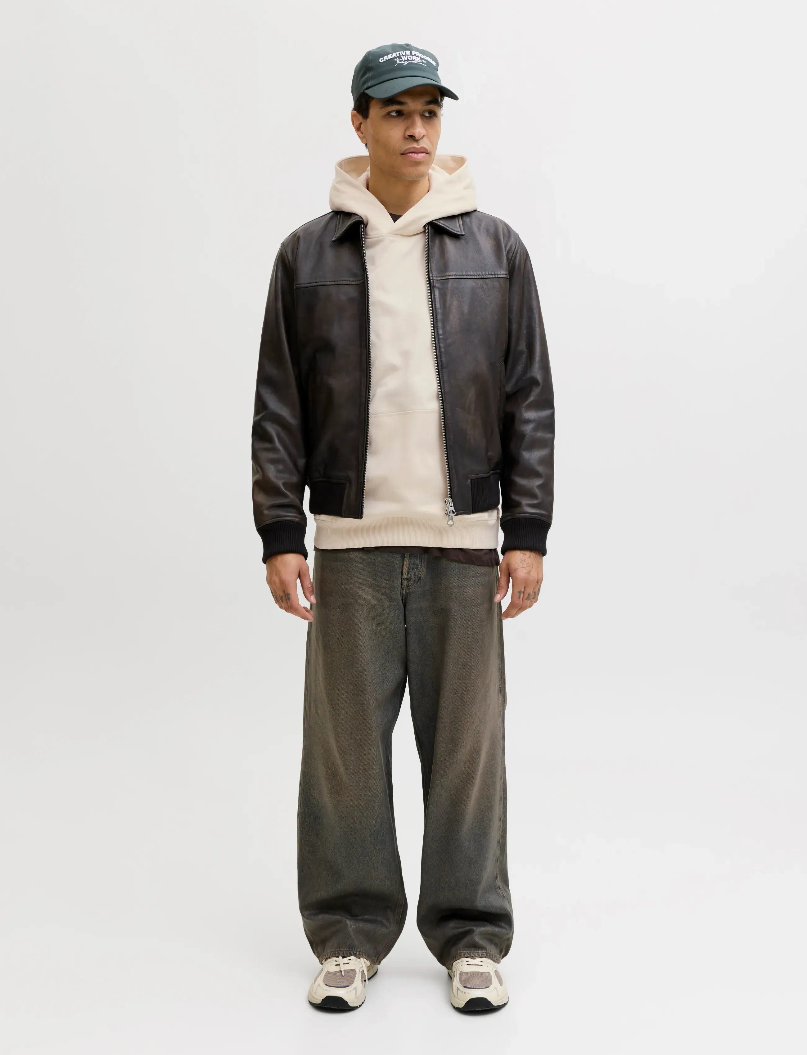Jack & Jones - JORNORREBRO TYPO BACK SWEAT HOOD SN - hættetrøjer - antique white - 4