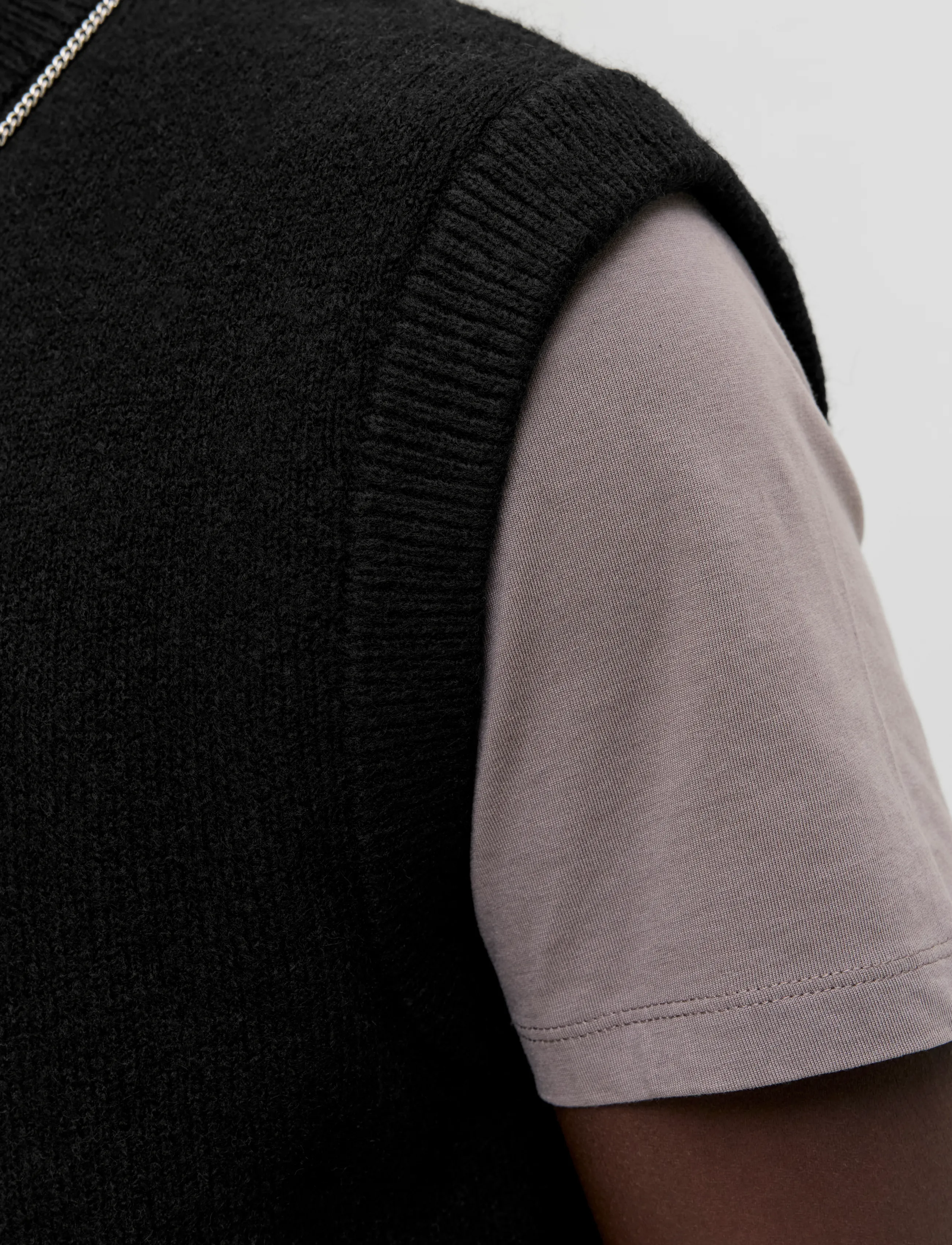 Jack & Jones - JJSOHO OLLIE KNIT VEST - stickade västar - black - 4