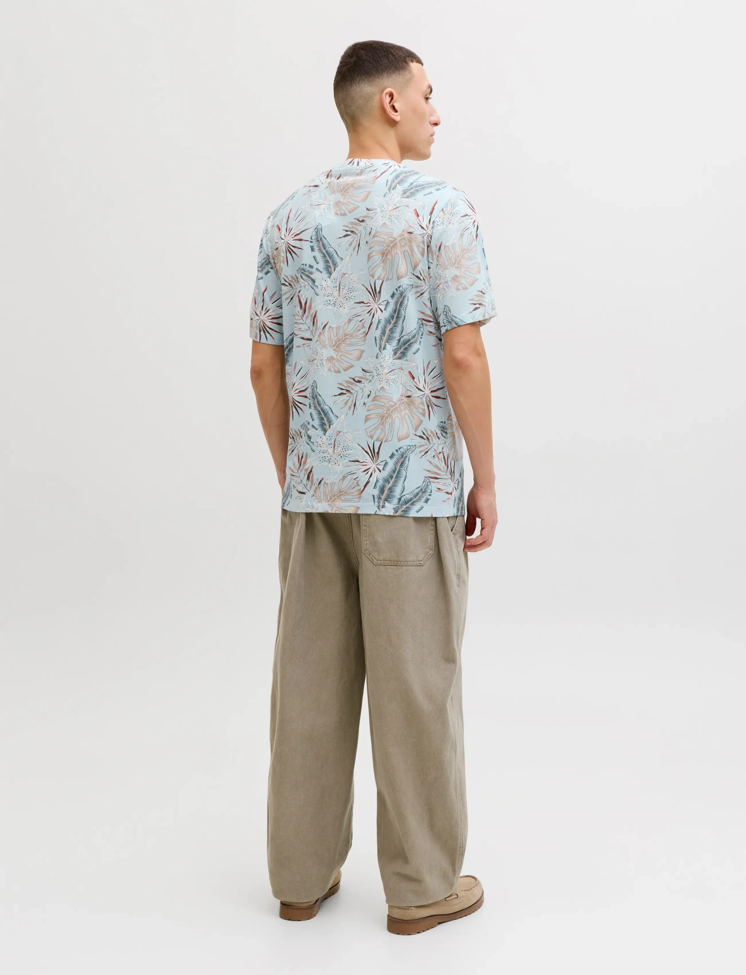 Jack & Jones - JJHONOLULU AOP TEE SS CREW NECK - short-sleeved t-shirts - celestial blue - 3