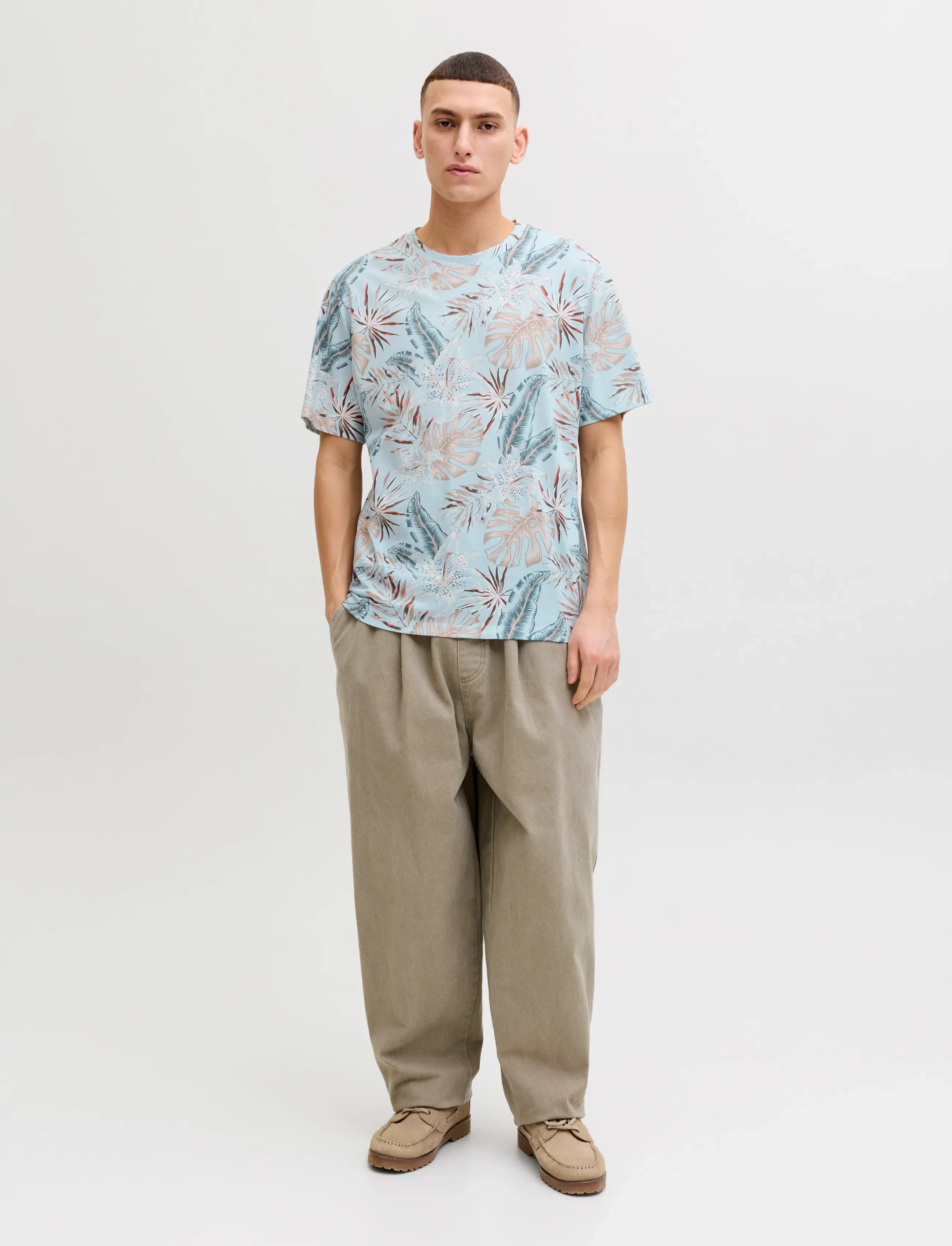 Jack & Jones - JJHONOLULU AOP TEE SS CREW NECK - short-sleeved t-shirts - celestial blue - 4