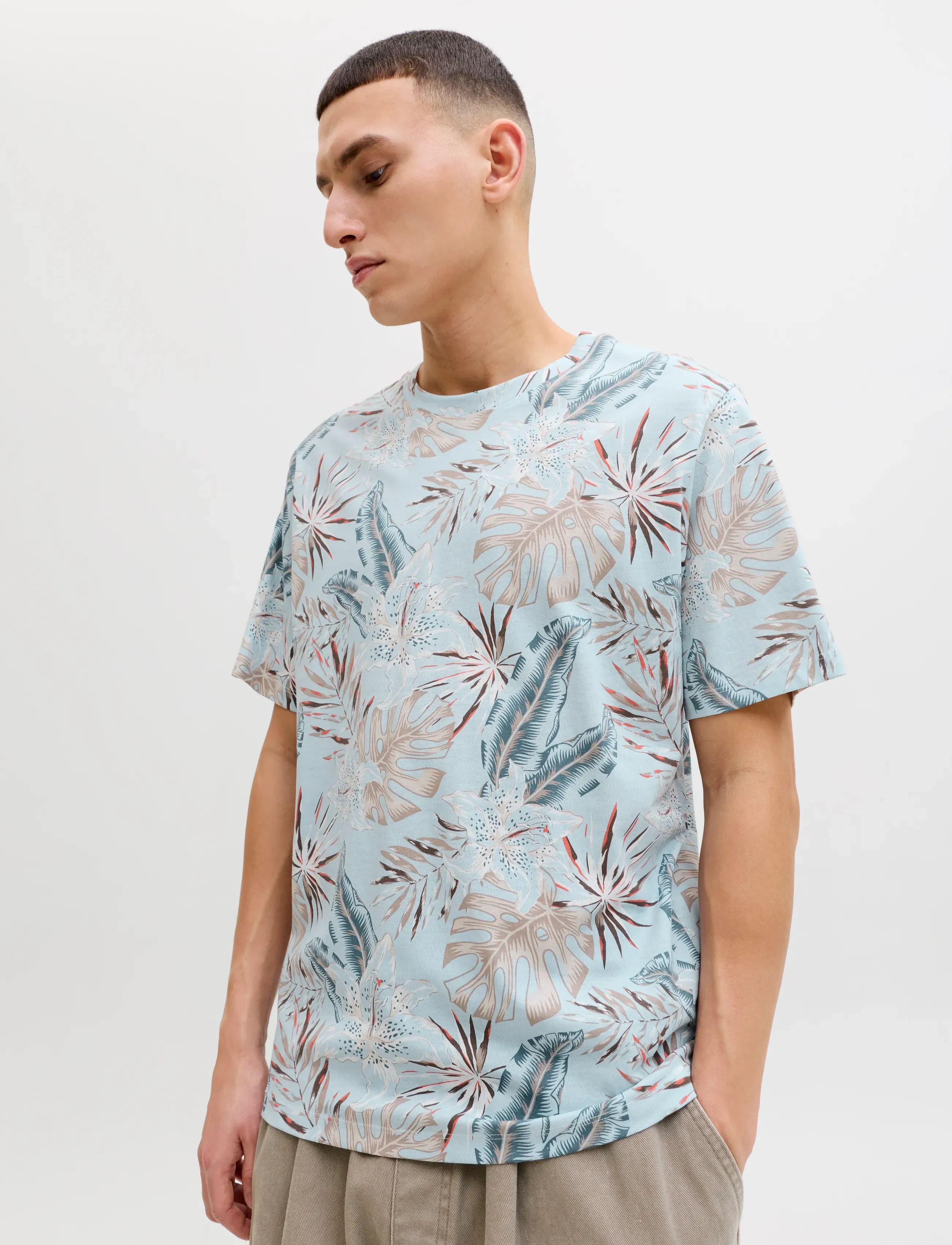 JACK & JONES Jjhonolulu Aop Tee Ss Crew Neck t-shirts med tryck herr – bild 5