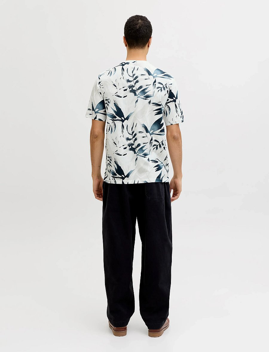 Jack & Jones - JJHONOLULU AOP TEE SS CREW NECK - kortärmade t-shirts - cloud dancer - 3