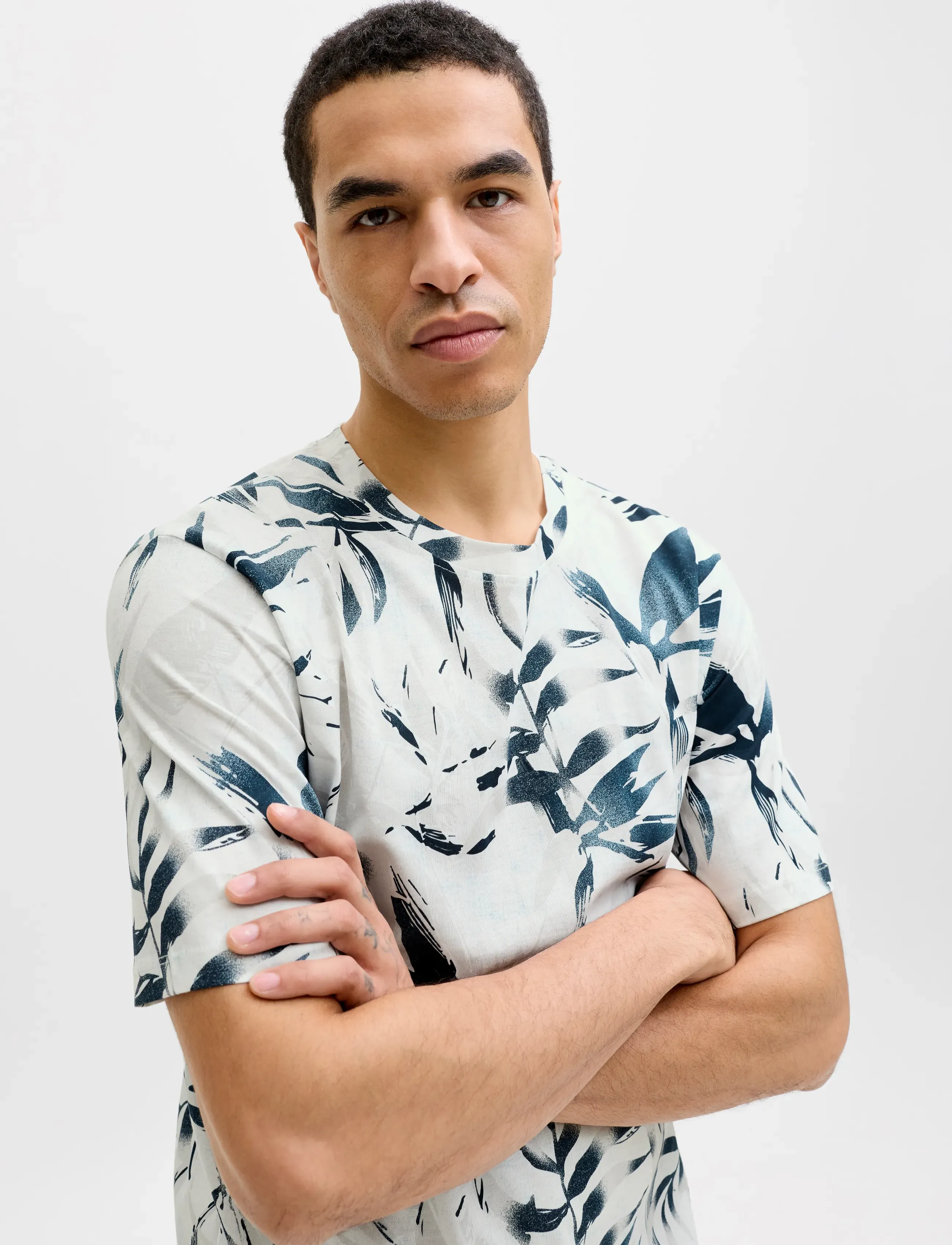 JACK & JONES Jjhonolulu Aop Tee Ss Crew Neck t-shirts med tryck herr – bild 5