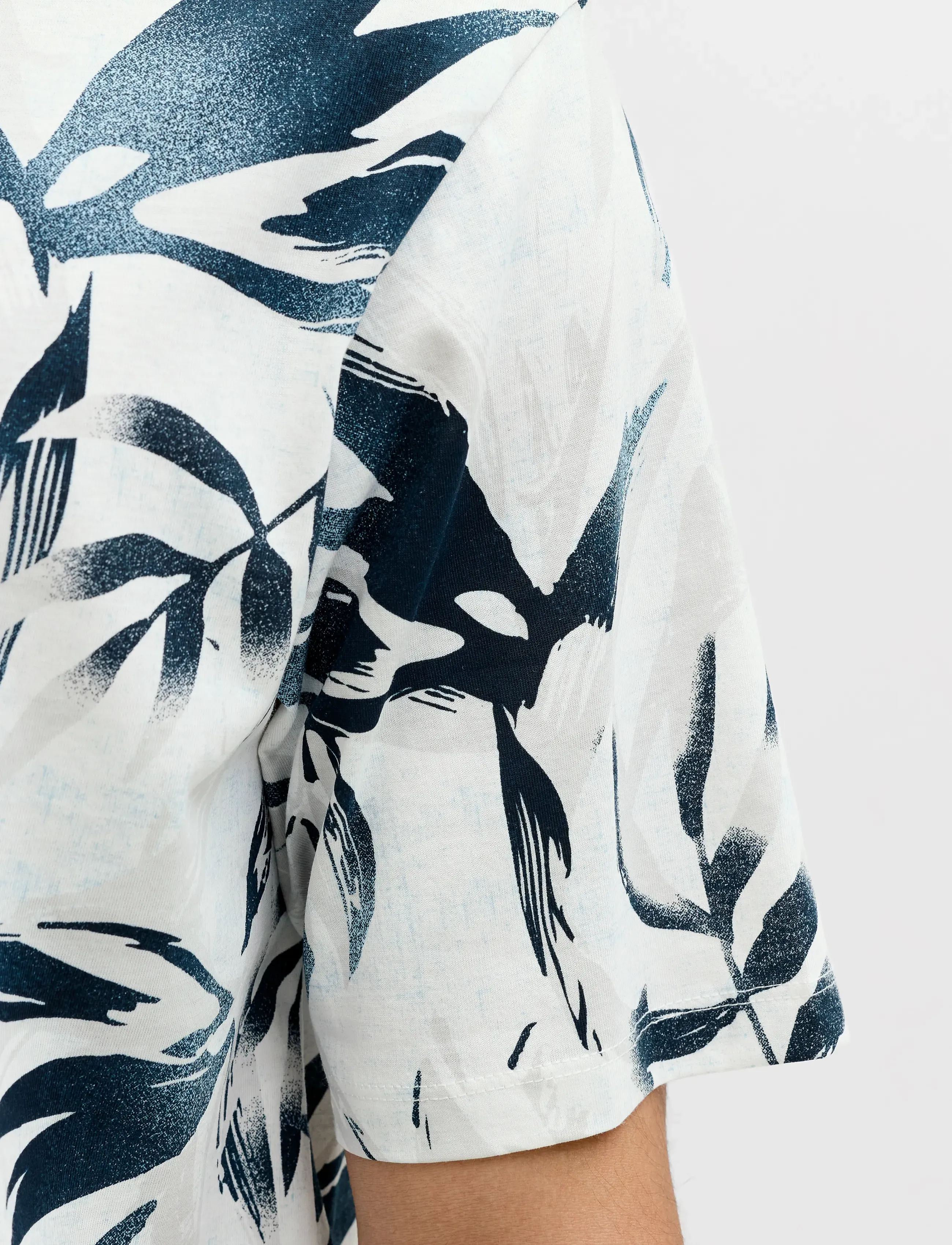 JACK & JONES Jjhonolulu Aop Tee Ss Crew Neck t-shirts med tryck herr – bild 6