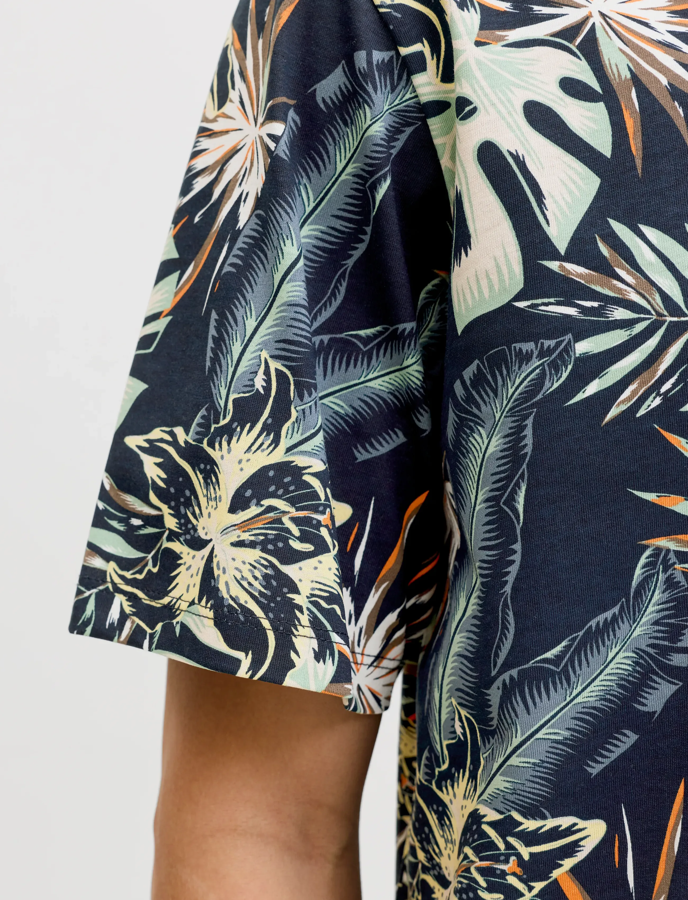 JACK & JONES Jjhonolulu Aop Tee Ss Crew Neck t-shirts med tryck herr – bild 6