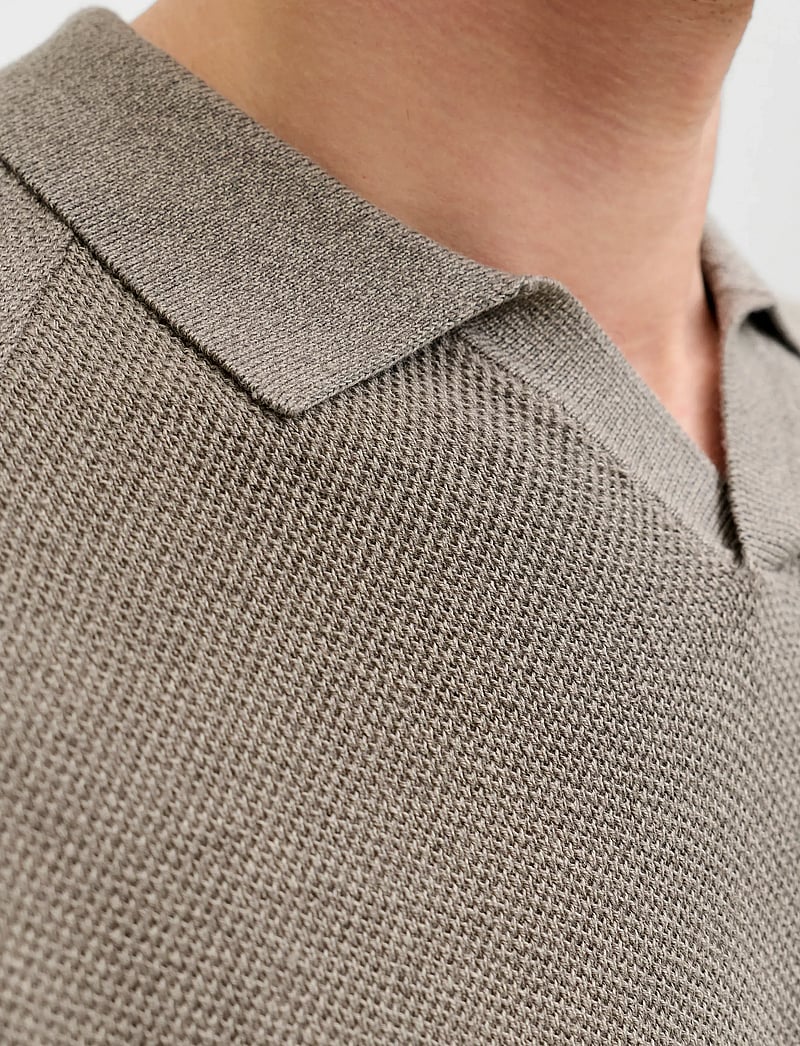 Jack & Jones - JJHILL KNIT SPLIT NECK SS26 - gestrickte polohemden - vetiver - 5