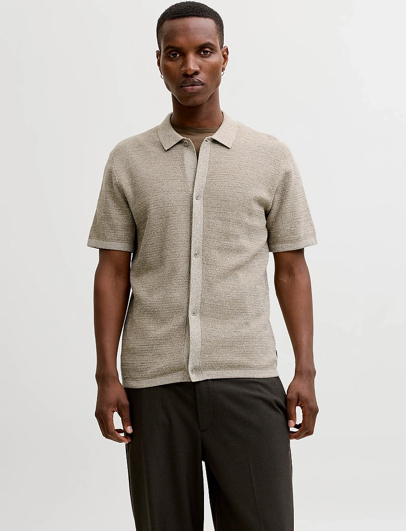 Jack & Jones - JJEGEORGE KNIT SHIRT SS SN - stickade pikéer - coriander - 0
