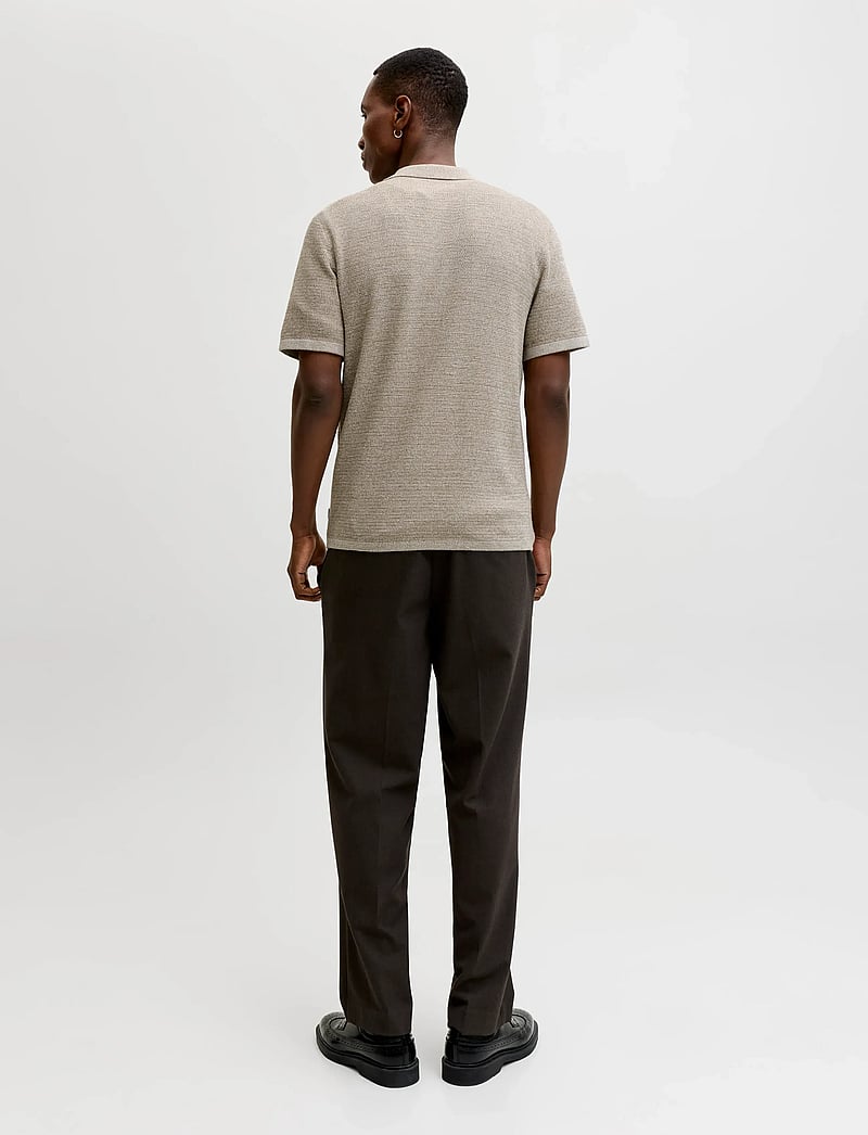 Jack & Jones - JJEGEORGE KNIT SHIRT SS SN - stickade pikéer - coriander - 3