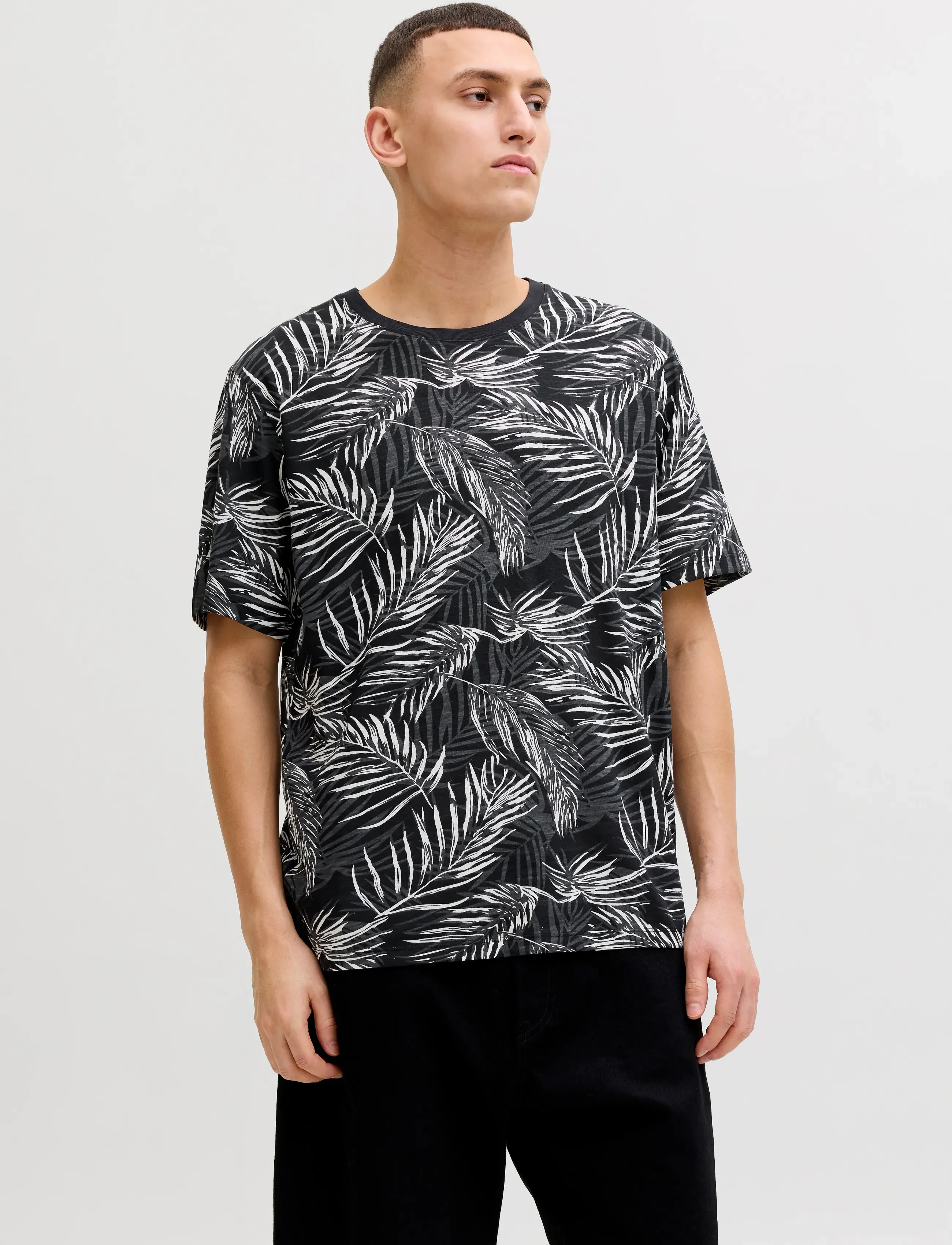 Jack & Jones JJJEFF AOP TEE SS CREW NECK - T-särgid - BLACK / black