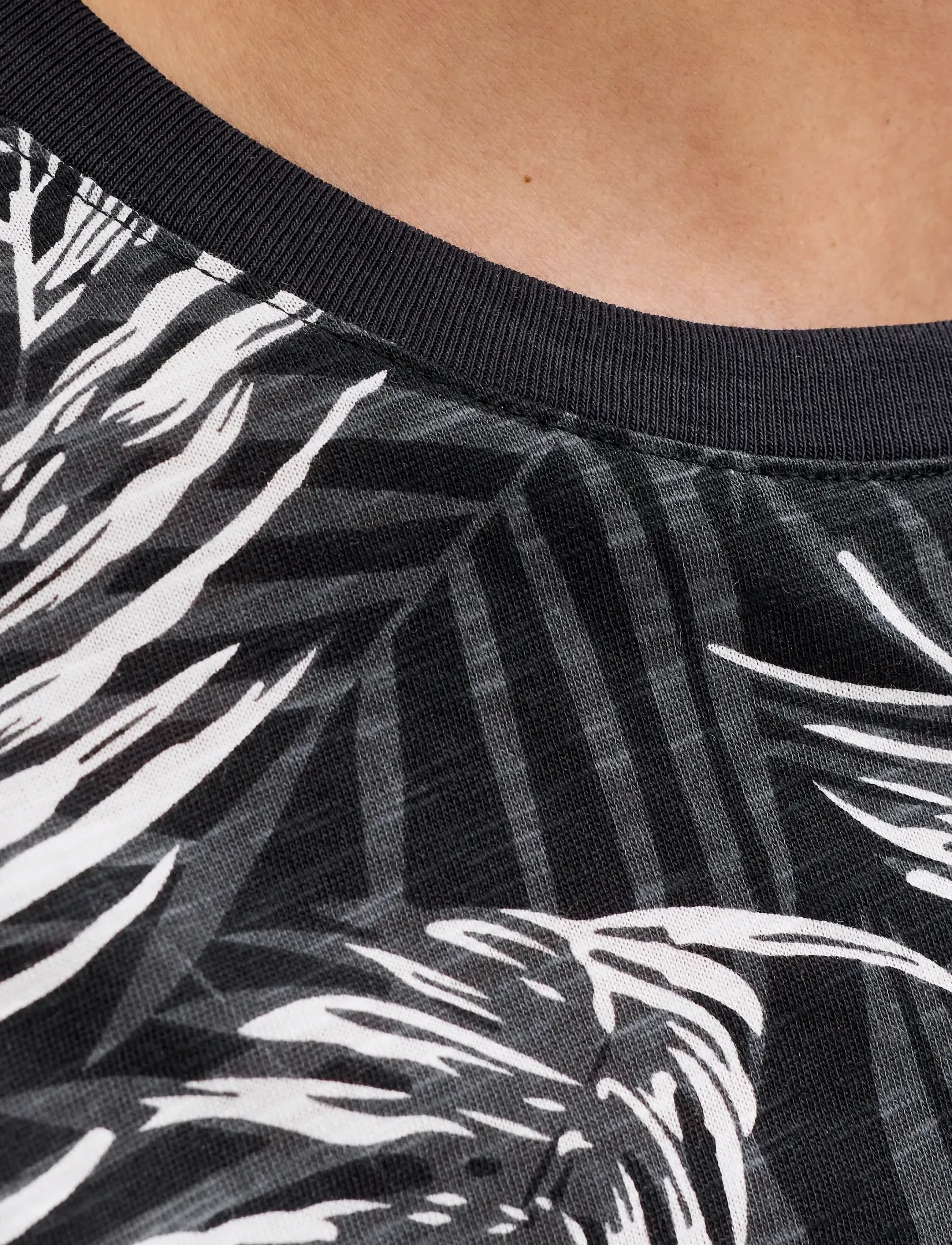Jack & Jones - JJJEFF AOP TEE SS CREW NECK - kurzärmelig - black - 4