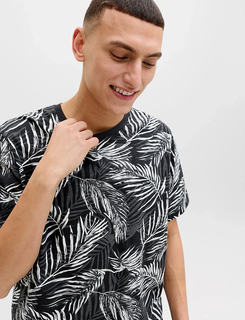 Jack & Jones - JJJEFF AOP TEE SS CREW NECK - lühikeste varrukatega t-särgid - black - 5