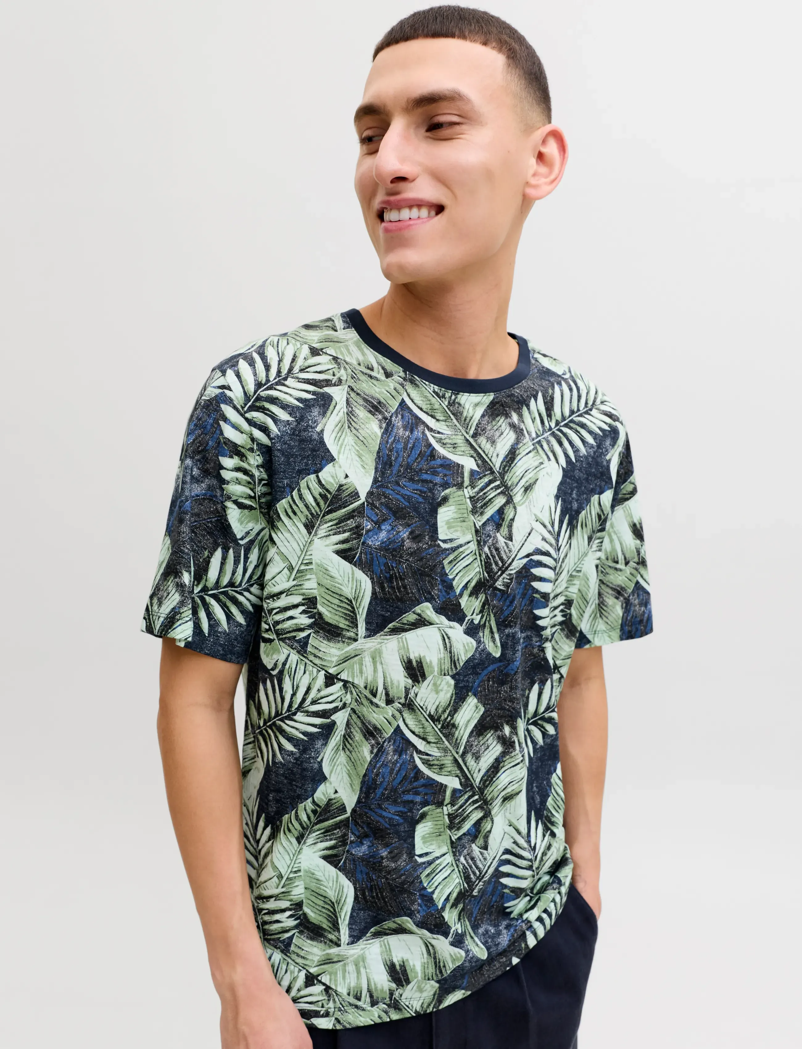JACK & JONES Jjjeff Aop Tee Ss Crew Neck t-shirts med tryck herr – bild 5