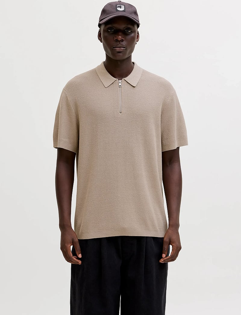 Jack & Jones - JJMAX KNIT ZIP POLO SS - stickade pikéer - string - 0