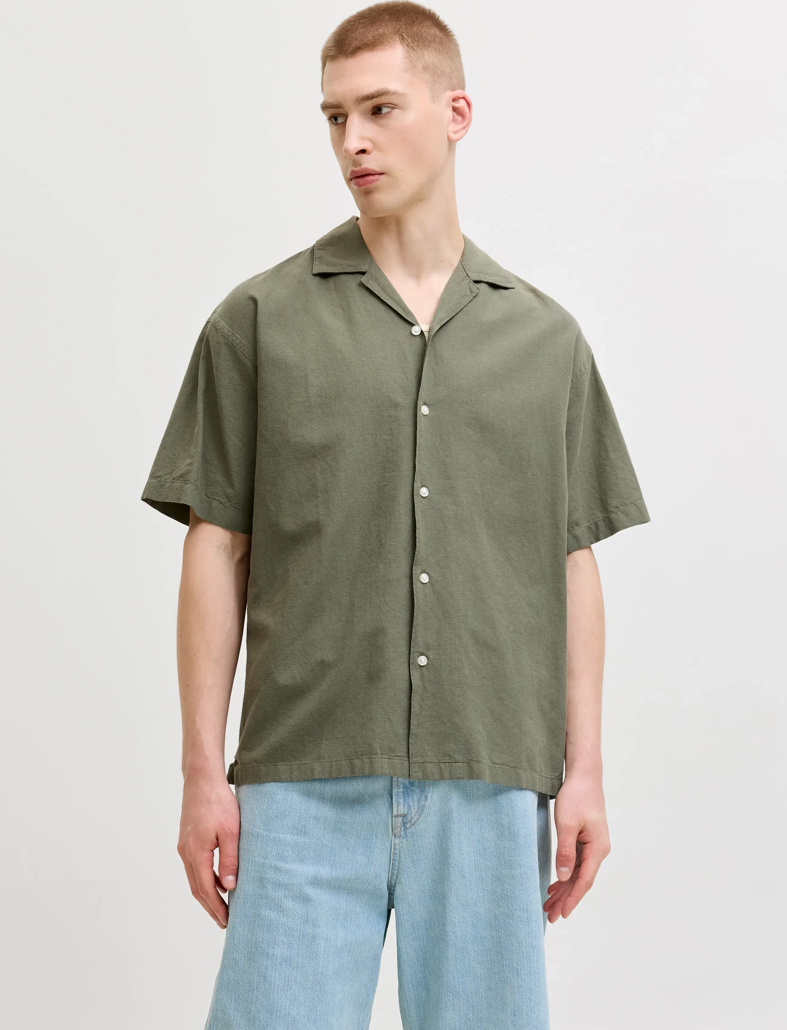 Jack & Jones JJEBREEZE LINEN BLEND RESORT SHIRT SS SN - Skjorter - DUSTY OLIVE / khaki/green