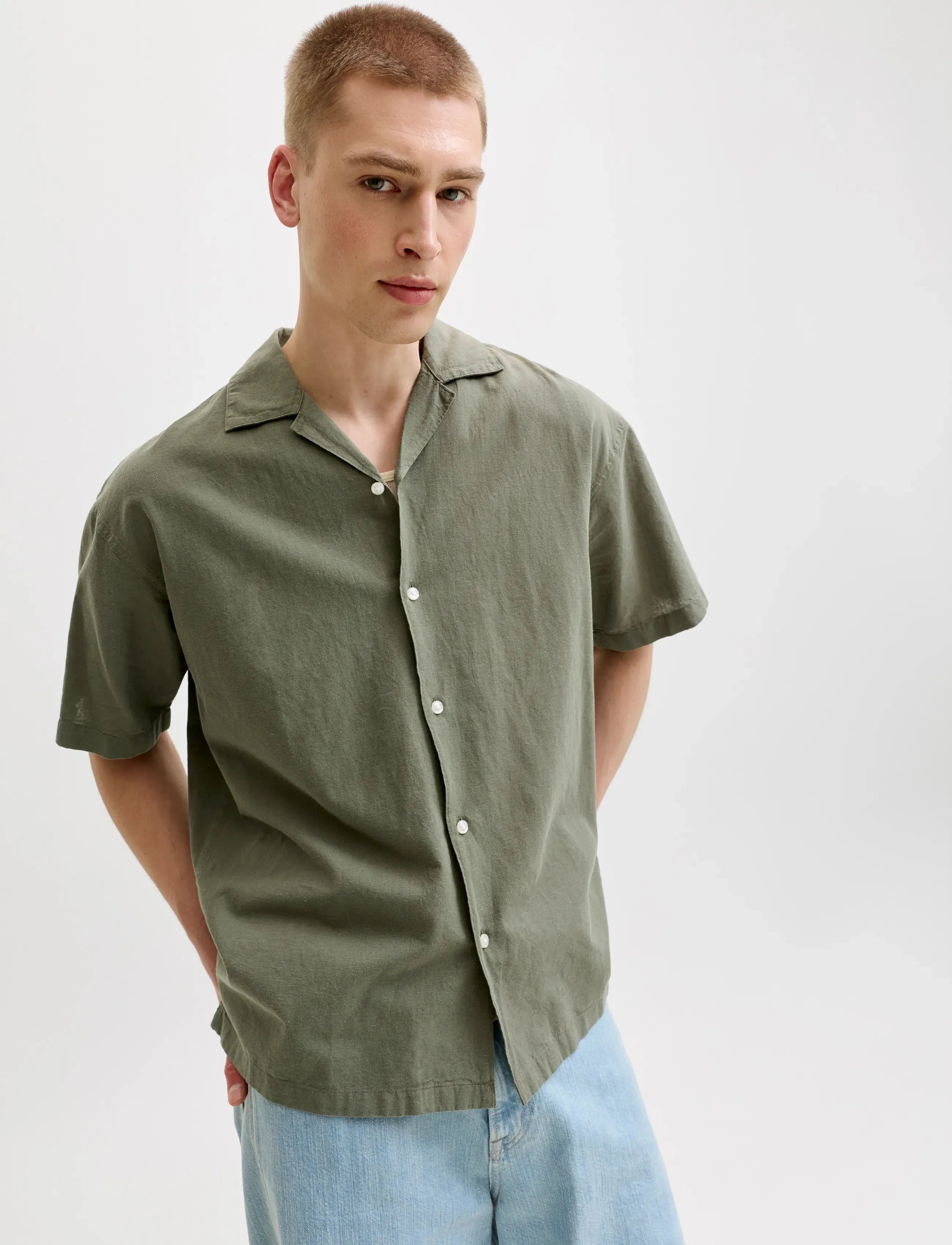 Jack & Jones - JJEBREEZE LINEN BLEND RESORT SHIRT SS SN - chemises de lin - dusty olive - 5