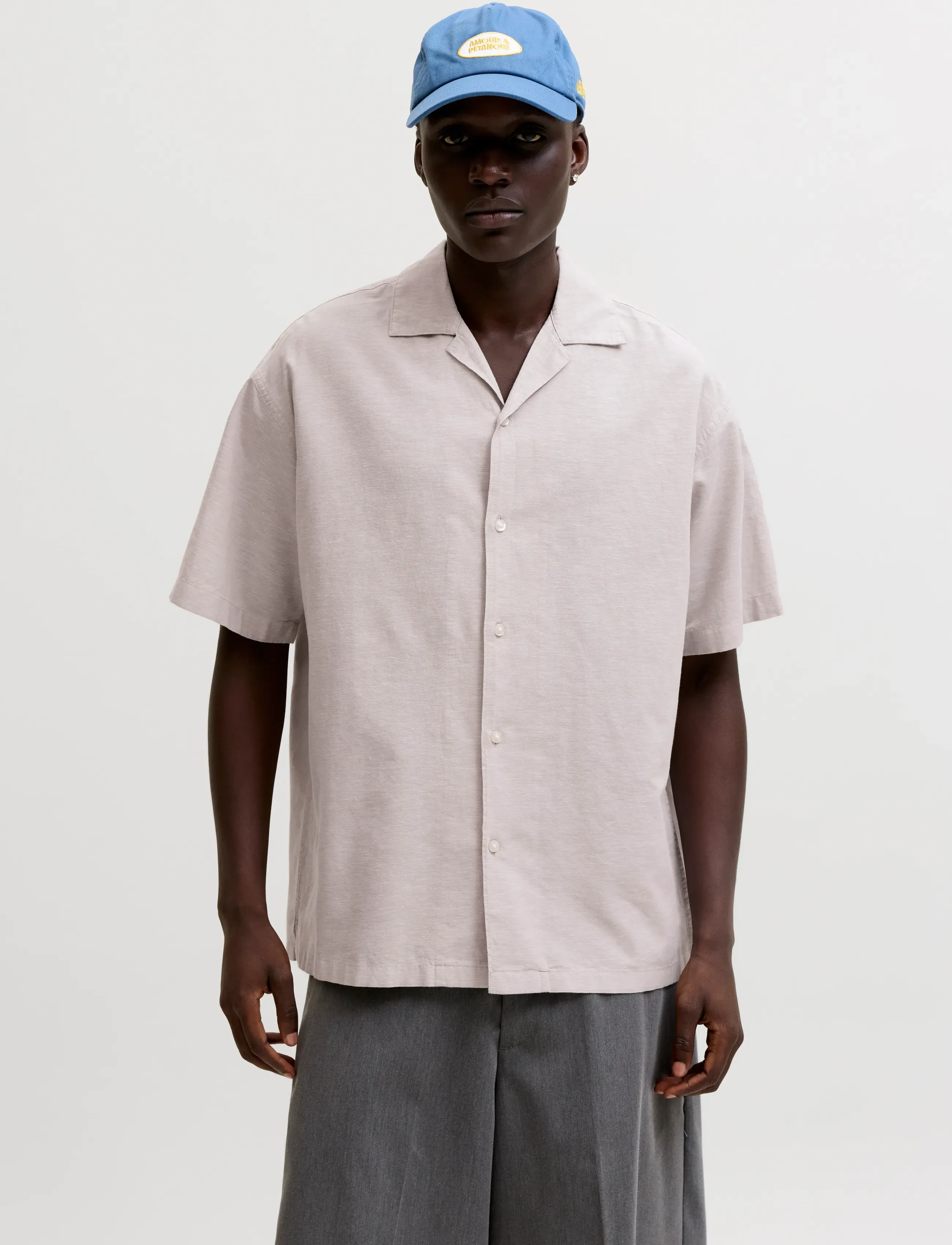 Jack & Jones JJEBREEZE LINEN BLEND RESORT SHIRT SS SN - Kortærmede skjorter - STRING / beige