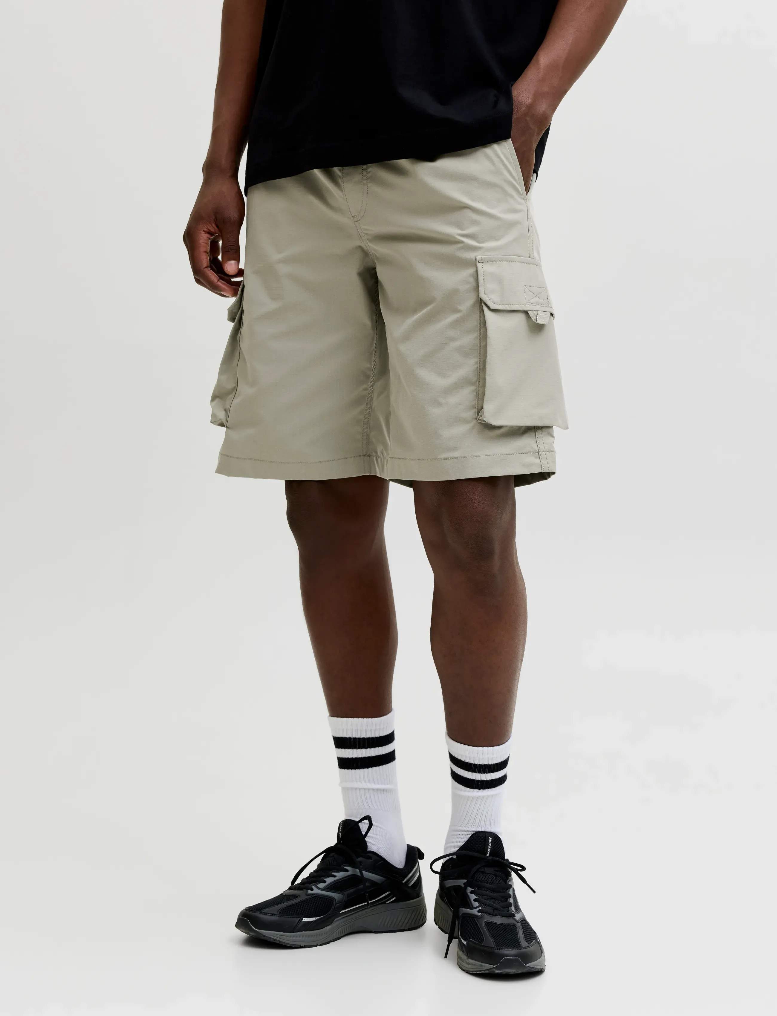 Jack & Jones Jpstcole Ivan Tech Cargo Jogger Shorts, L, Khakigrün - Männerswear
