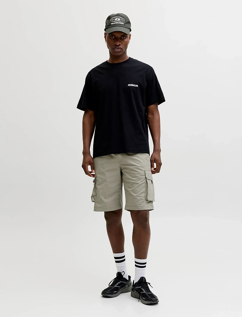Jack & Jones - JPSTCOLE IVAN TECH CARGO JOGGER SHORTS - cargo shorts - vetiver - 4