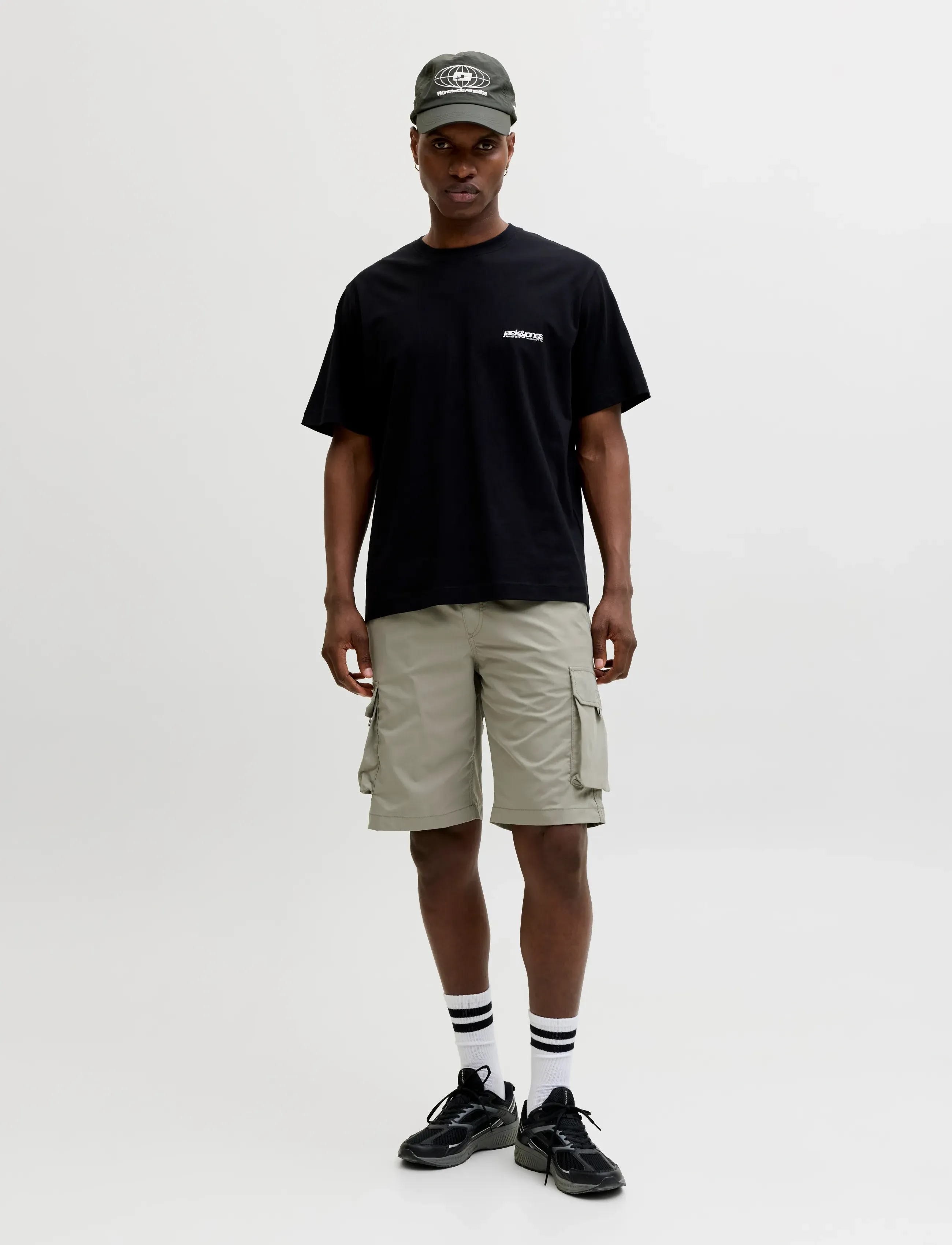 Jack & Jones - JPSTCOLE IVAN TECH CARGO JOGGER SHORTS - cargo shorts - vetiver - 4