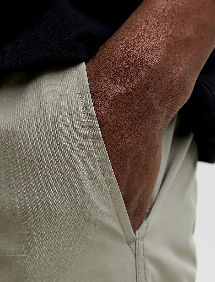 Jack & Jones - JPSTCOLE IVAN TECH CARGO JOGGER SHORTS - cargo shorts - vetiver - 5