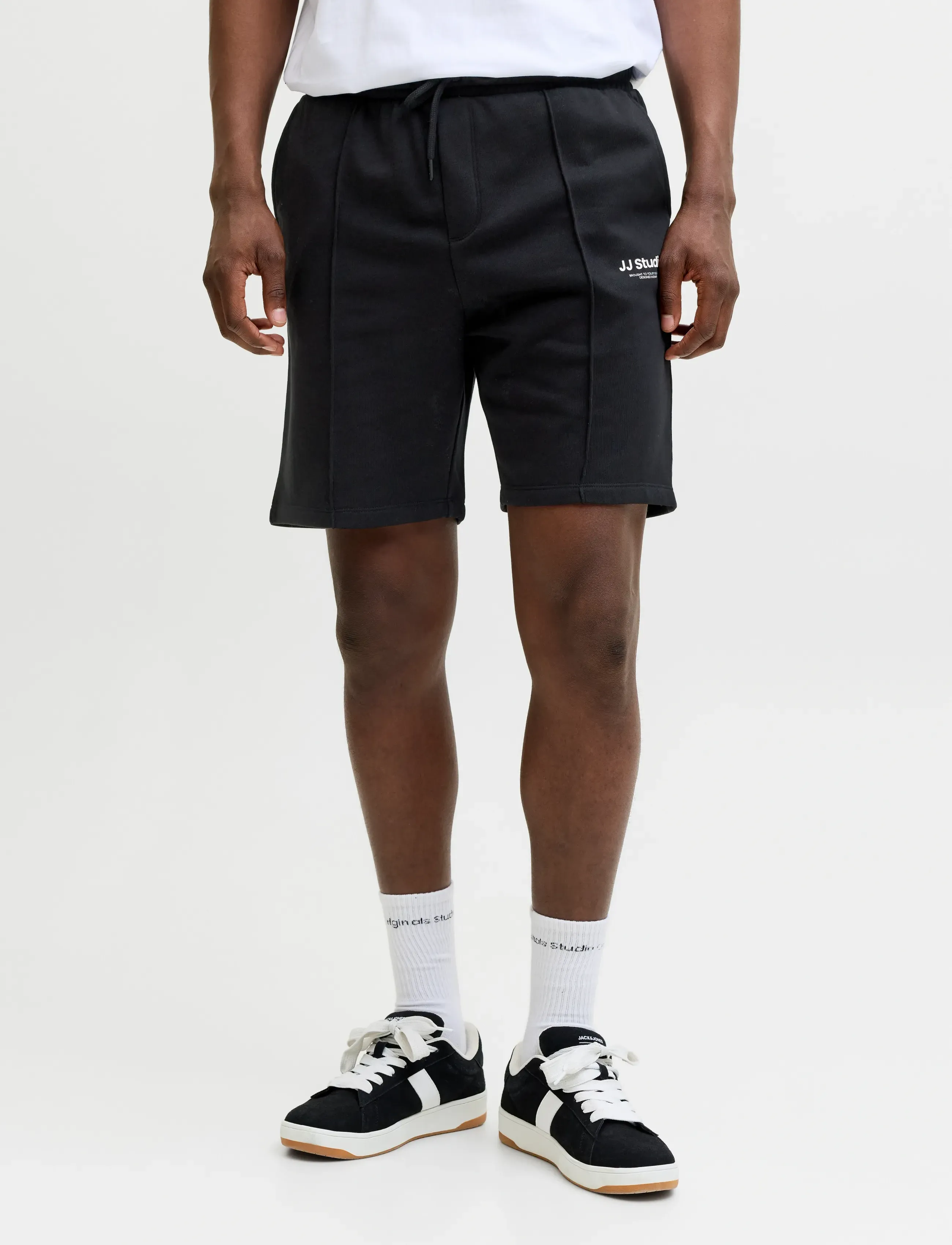 Jack & Jones JPSTKANE SOHO SWEAT SHORTS MID SN - Kollektionen - BLACK / black