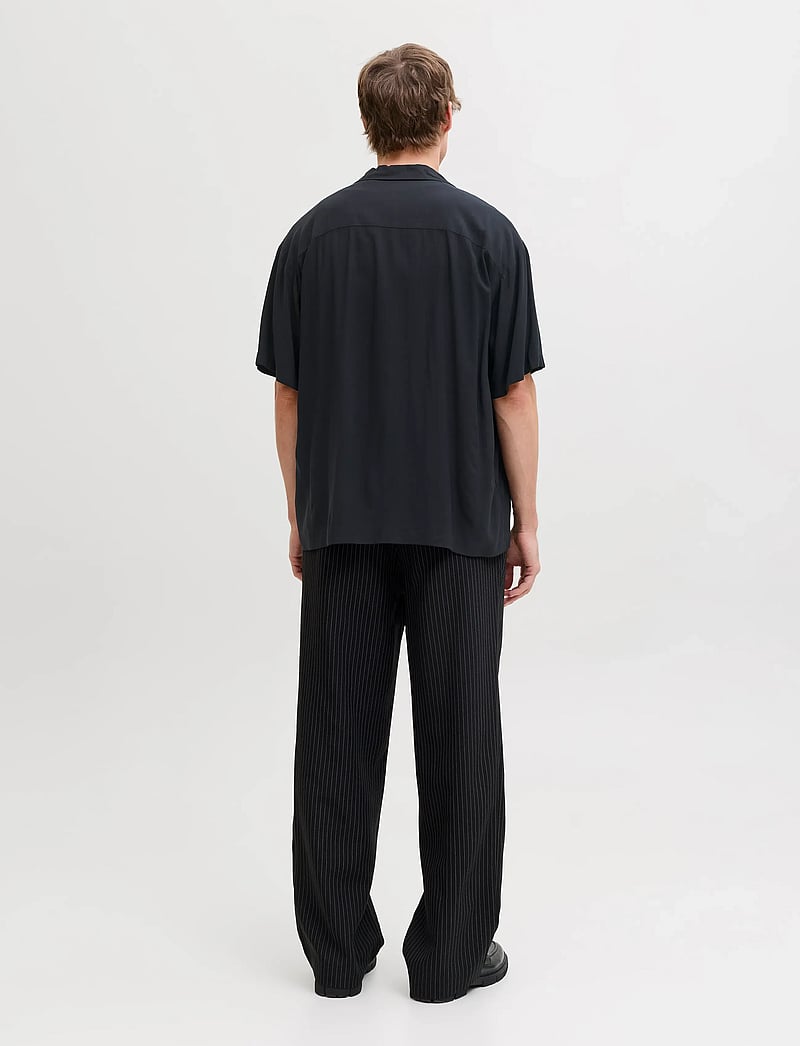 Jack & Jones - JJEJEFF RESORT SOLID SHIRT SS SN - kurzarmhemden - black - 2