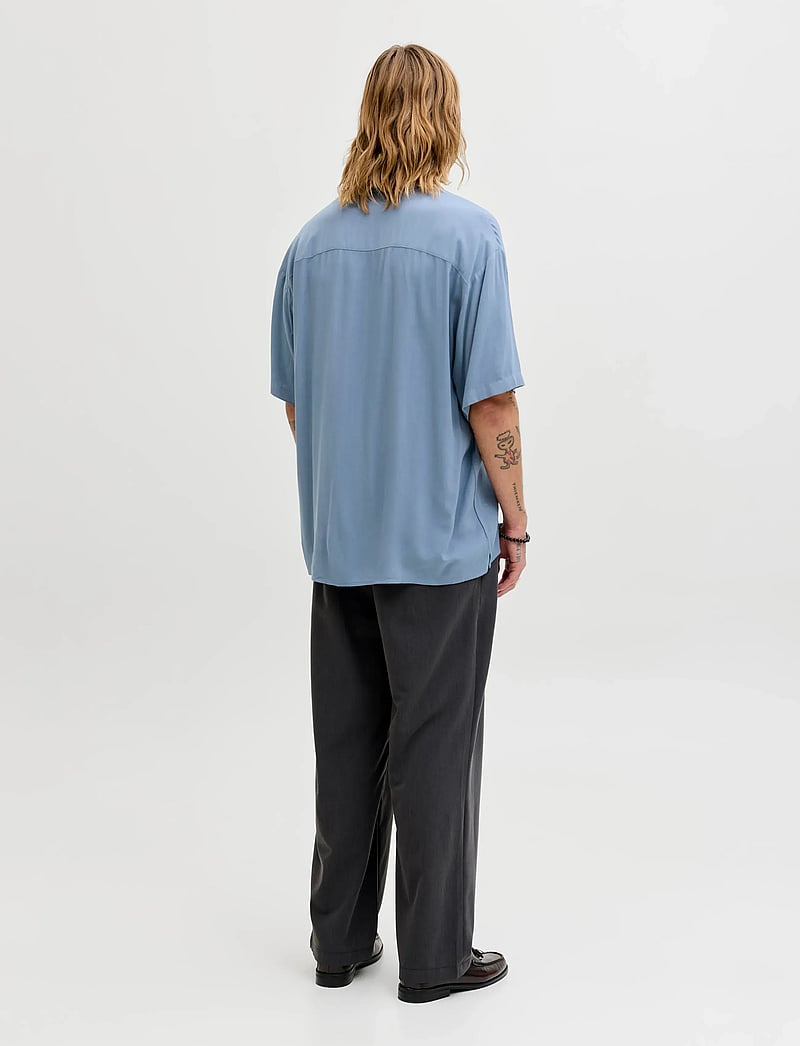 Jack & Jones - JJEJEFF RESORT SOLID SHIRT SS SN - kurzarmhemden - blue mirage - 2