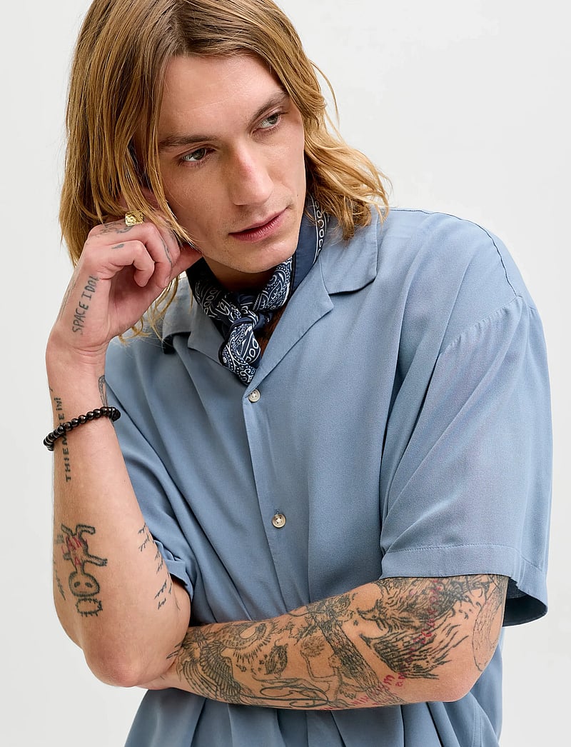 Jack & Jones - JJEJEFF RESORT SOLID SHIRT SS SN - kurzarmhemden - blue mirage - 4
