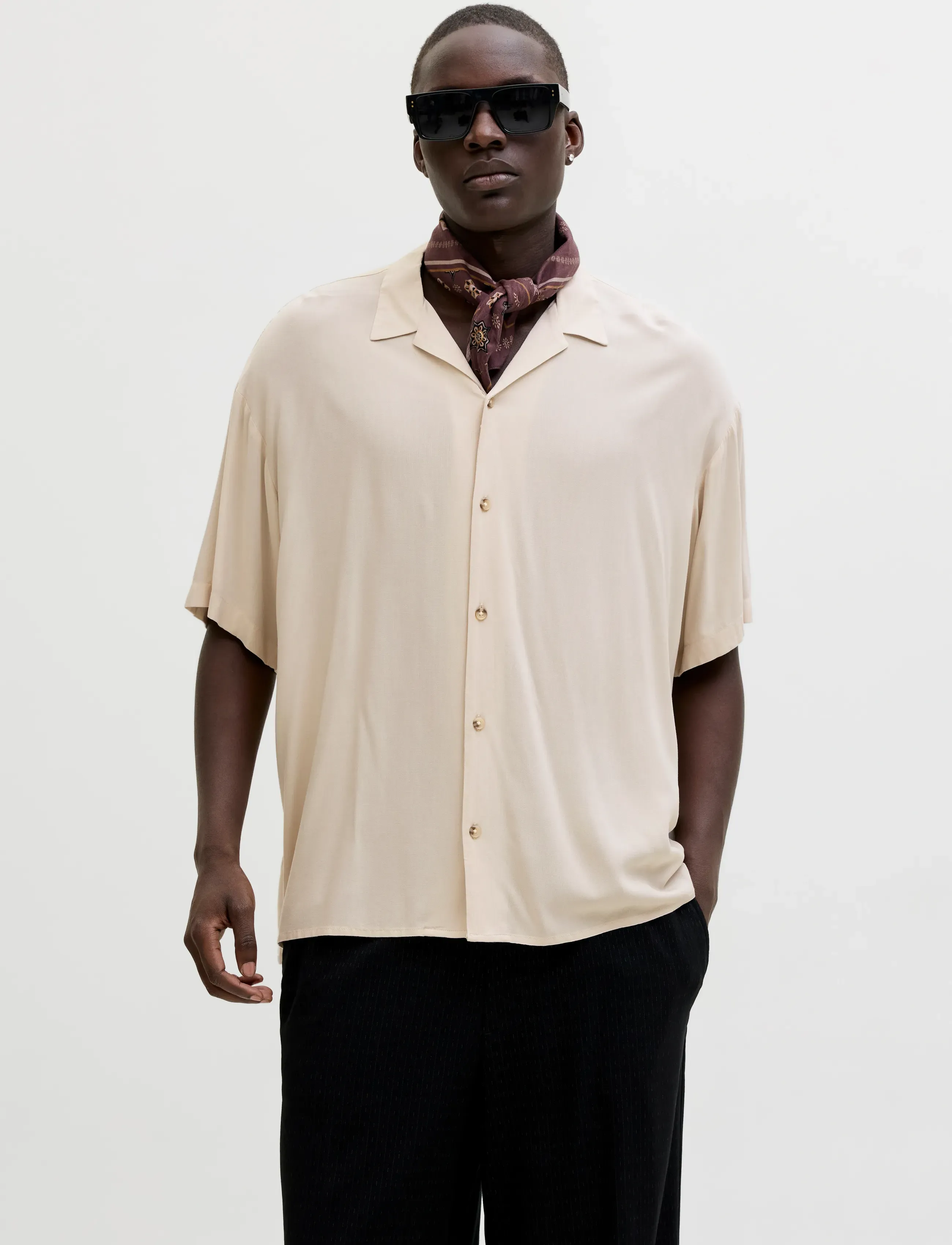 Jack & Jones JJEJEFF RESORT SOLID SHIRT SS SN - Short-sleeved shirts - MOONBEAM / cream