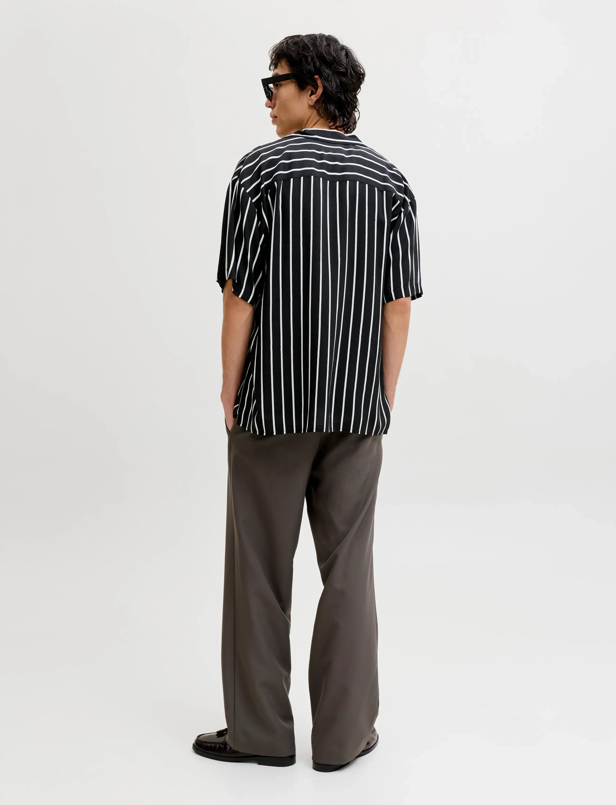 Jack & Jones - JJEJEFF RESORT STRIPE SHIRT S/S SN - stribede skjorter - black - 2
