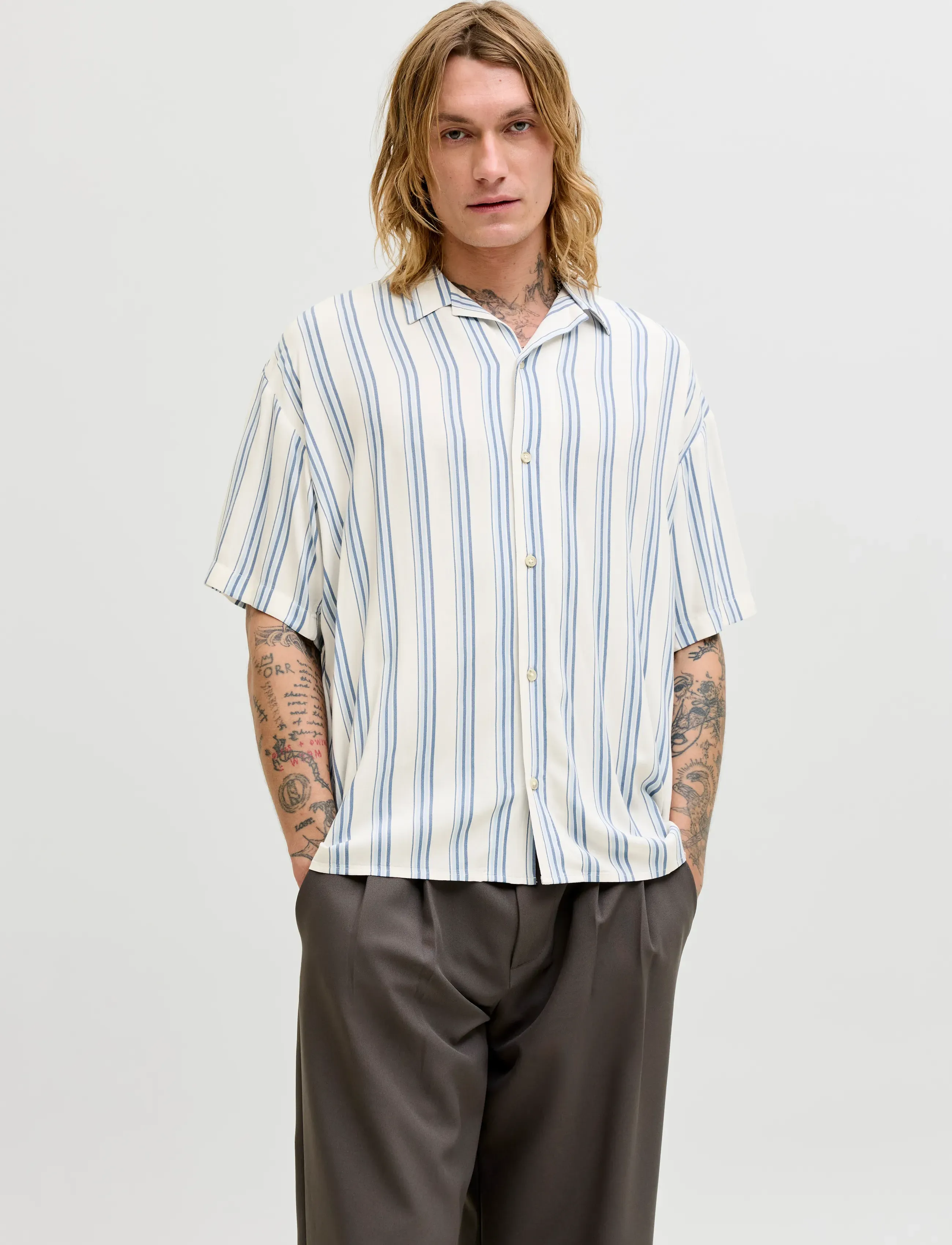 Jack & Jones JJEJEFF RESORT STRIPE SHIRT S/S SN - Fatnaður - CELESTIAL BLUE / blue