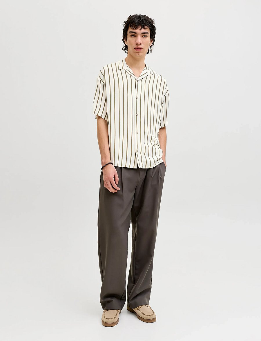 Jack & Jones - JJEJEFF RESORT STRIPE SHIRT S/S SN - randiga skjortor - dusty olive - 3